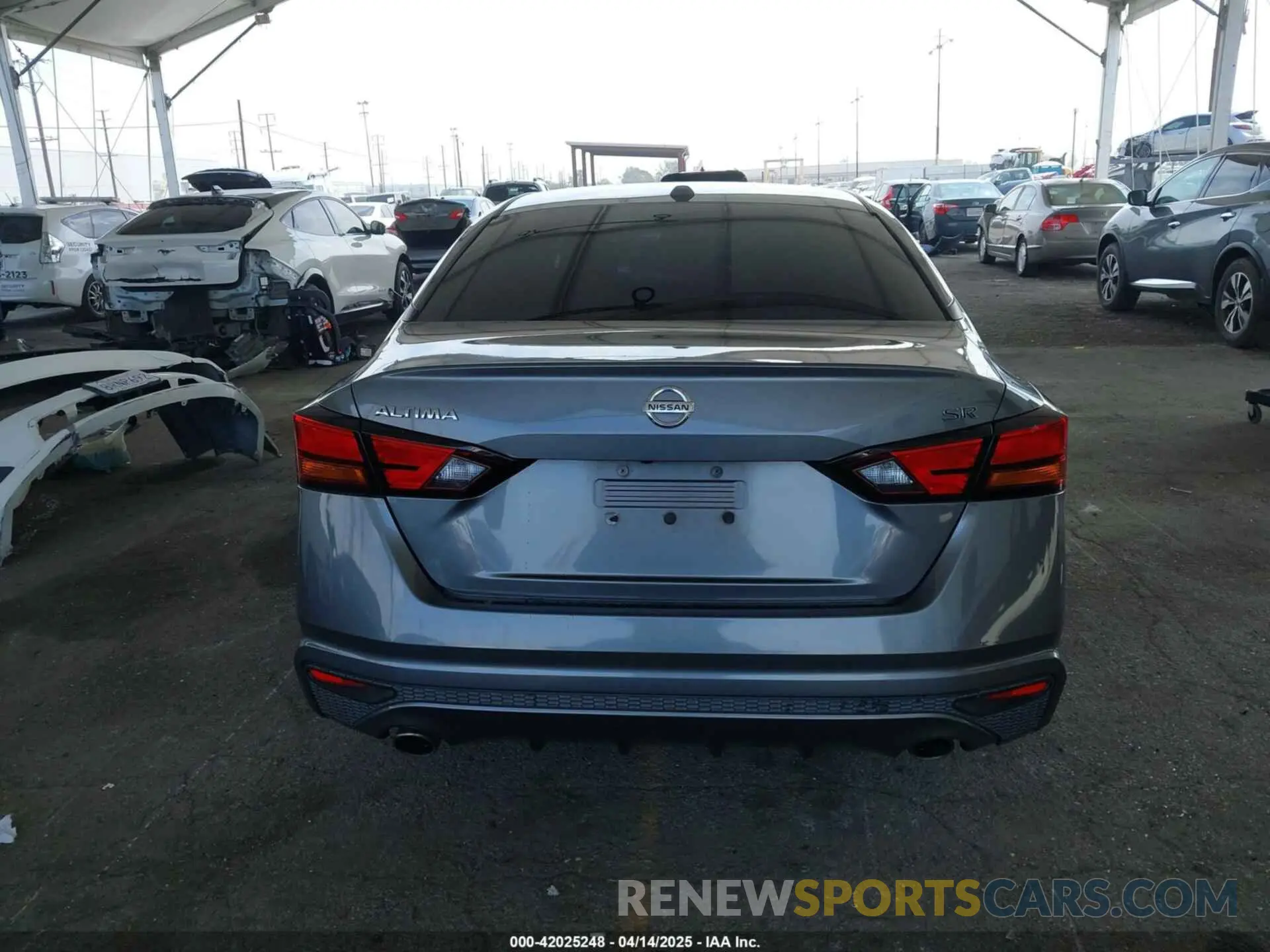 16 Photograph of a damaged car 1N4BL4CV7KN321110 NISSAN ALTIMA 2019