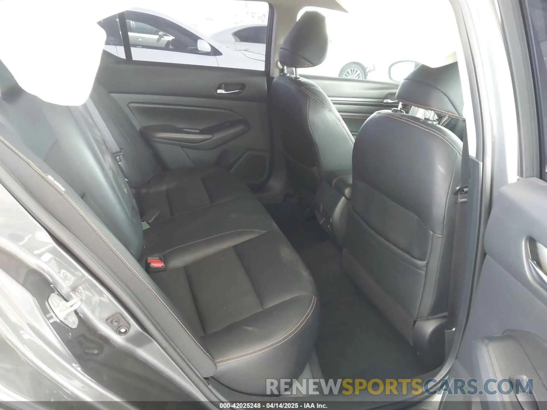 8 Photograph of a damaged car 1N4BL4CV7KN321110 NISSAN ALTIMA 2019