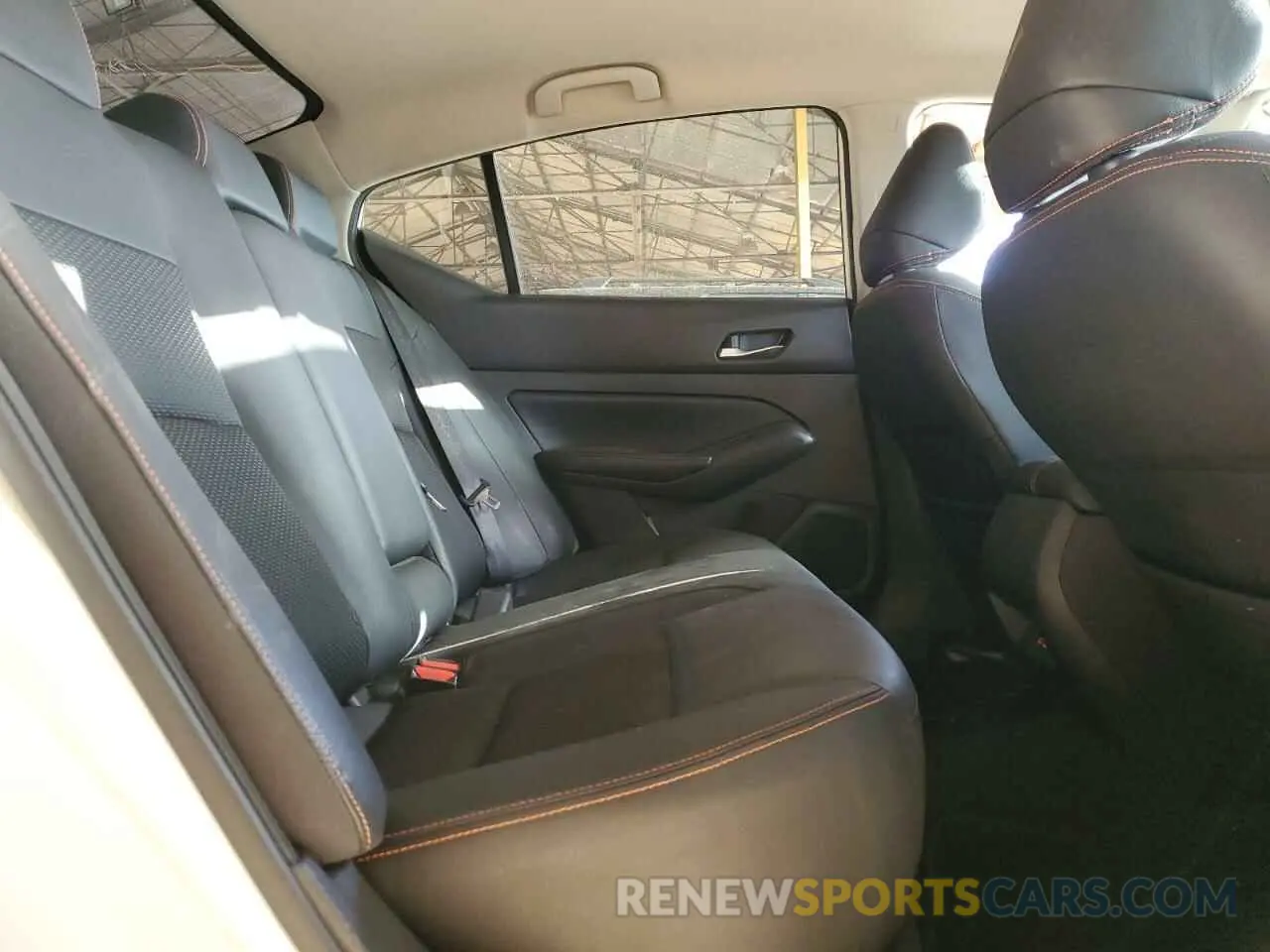 10 Photograph of a damaged car 1N4BL4CV8KC102104 NISSAN ALTIMA 2019