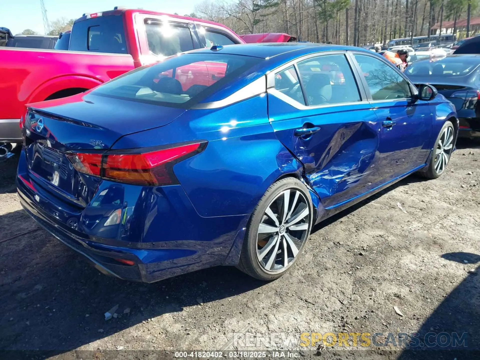 4 Photograph of a damaged car 1N4BL4CV8KC136530 NISSAN ALTIMA 2019