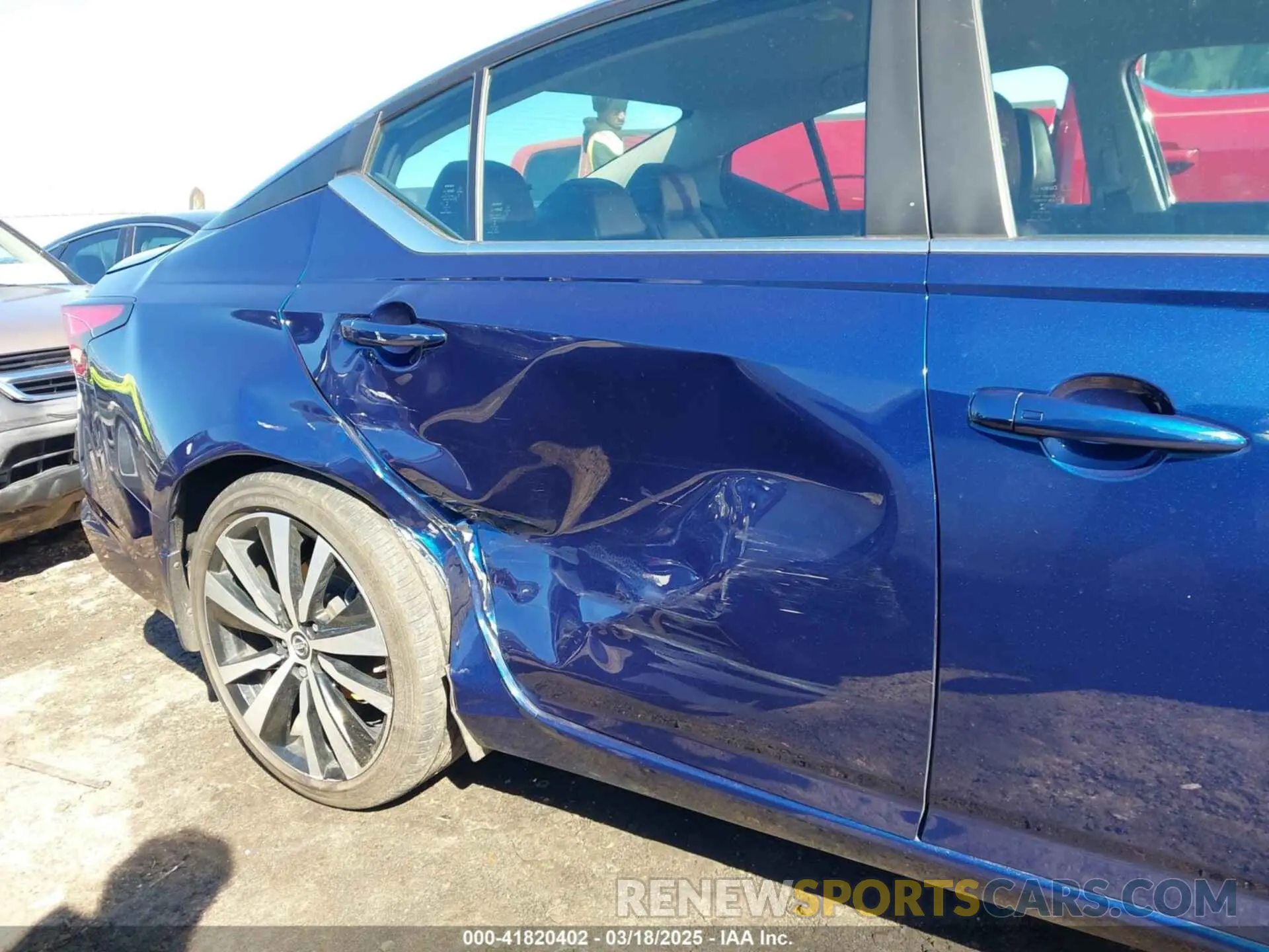 6 Photograph of a damaged car 1N4BL4CV8KC136530 NISSAN ALTIMA 2019