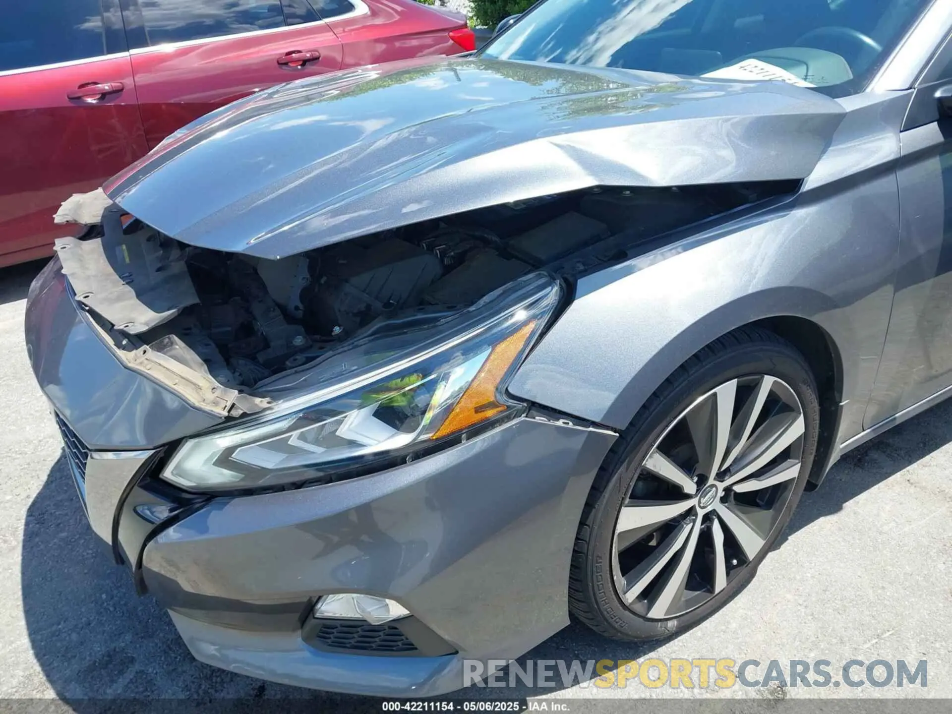 18 Photograph of a damaged car 1N4BL4CV8KC184092 NISSAN ALTIMA 2019