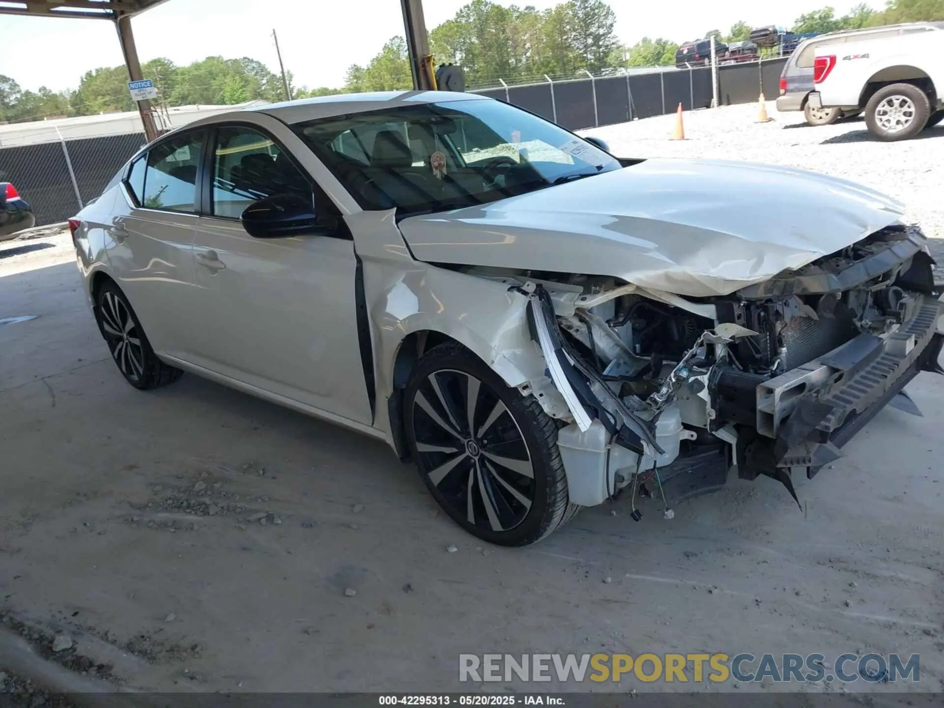 1 Photograph of a damaged car 1N4BL4CV8KC198252 NISSAN ALTIMA 2019