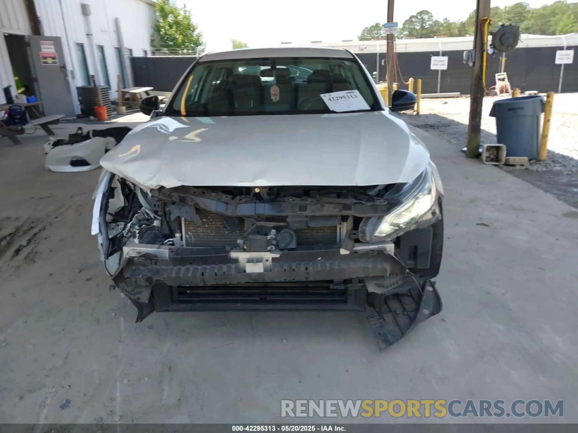 13 Photograph of a damaged car 1N4BL4CV8KC198252 NISSAN ALTIMA 2019
