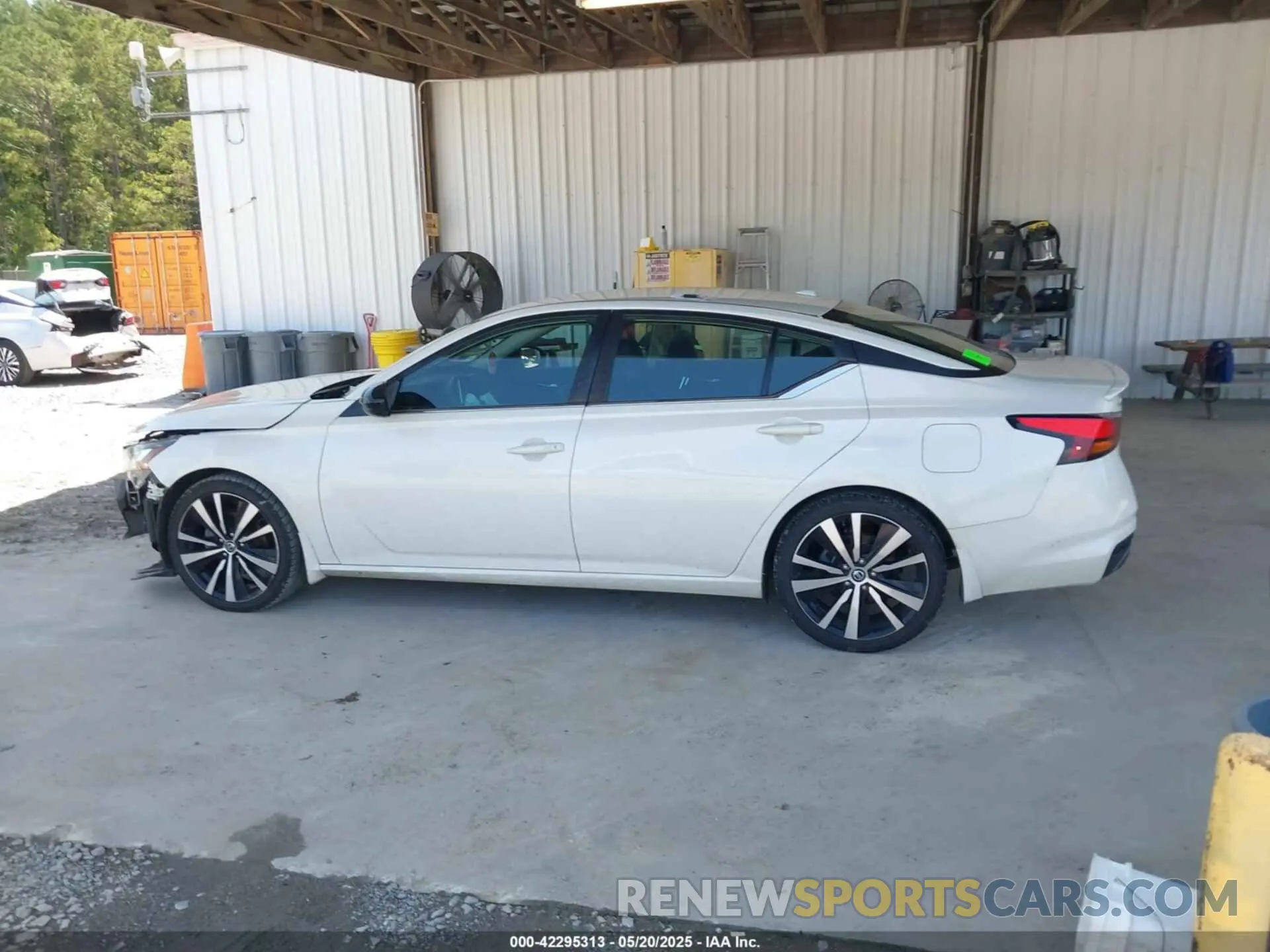 15 Photograph of a damaged car 1N4BL4CV8KC198252 NISSAN ALTIMA 2019