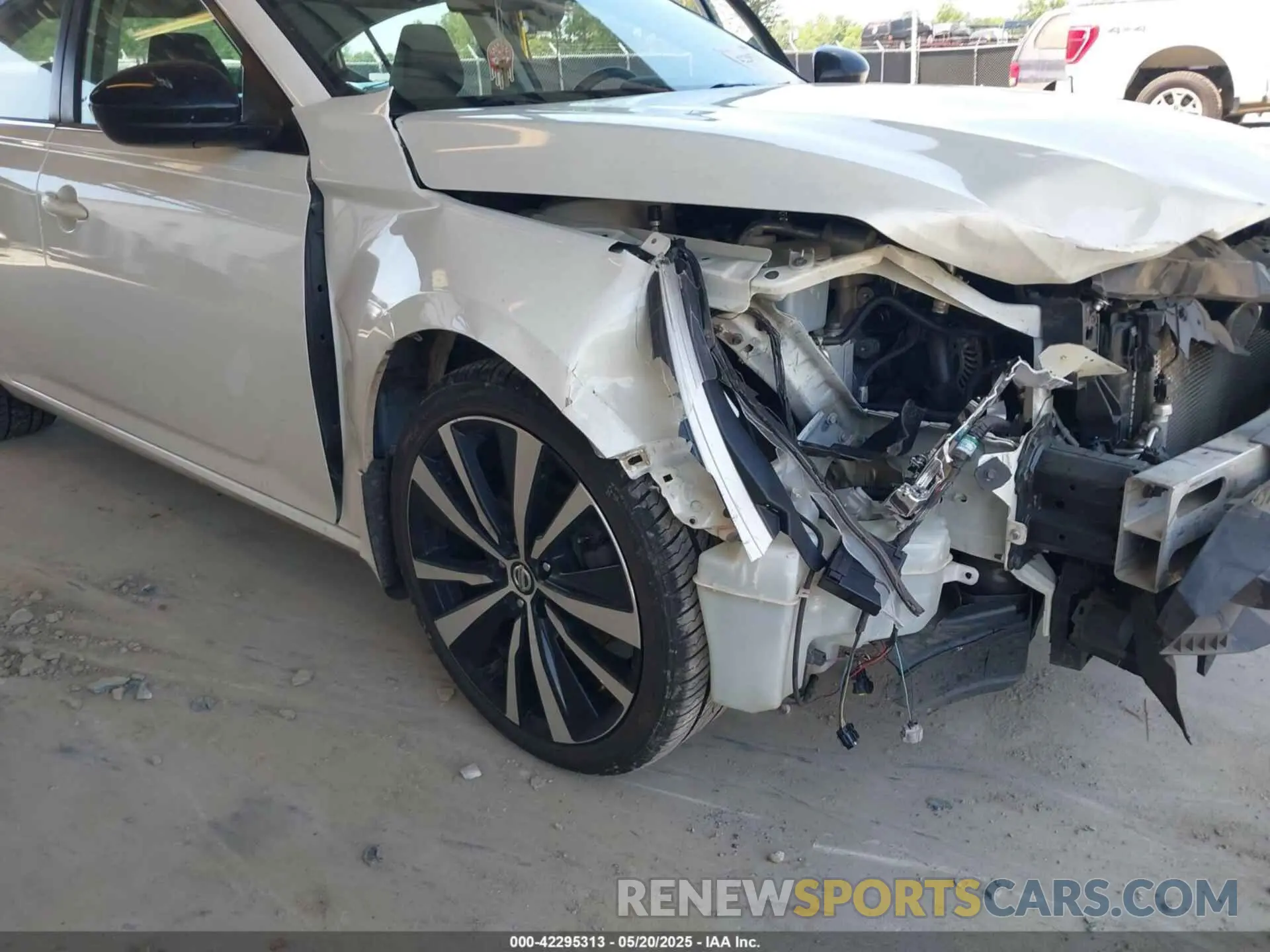 19 Photograph of a damaged car 1N4BL4CV8KC198252 NISSAN ALTIMA 2019