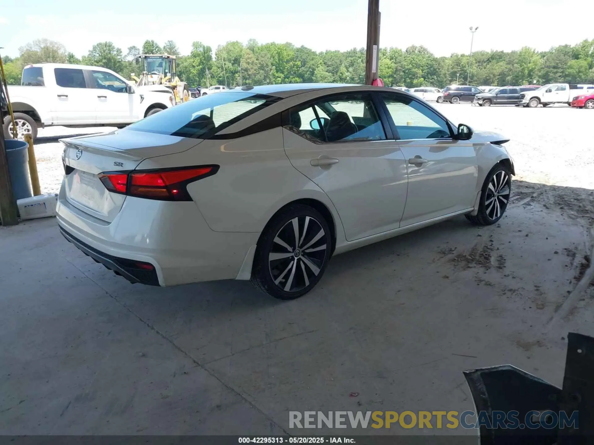 4 Photograph of a damaged car 1N4BL4CV8KC198252 NISSAN ALTIMA 2019