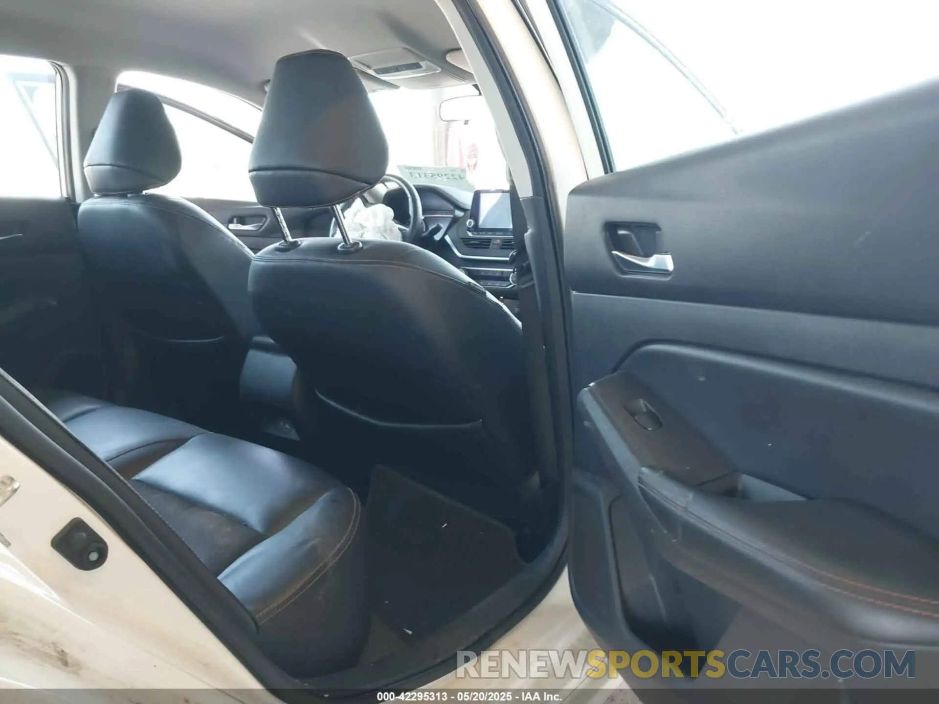 8 Photograph of a damaged car 1N4BL4CV8KC198252 NISSAN ALTIMA 2019