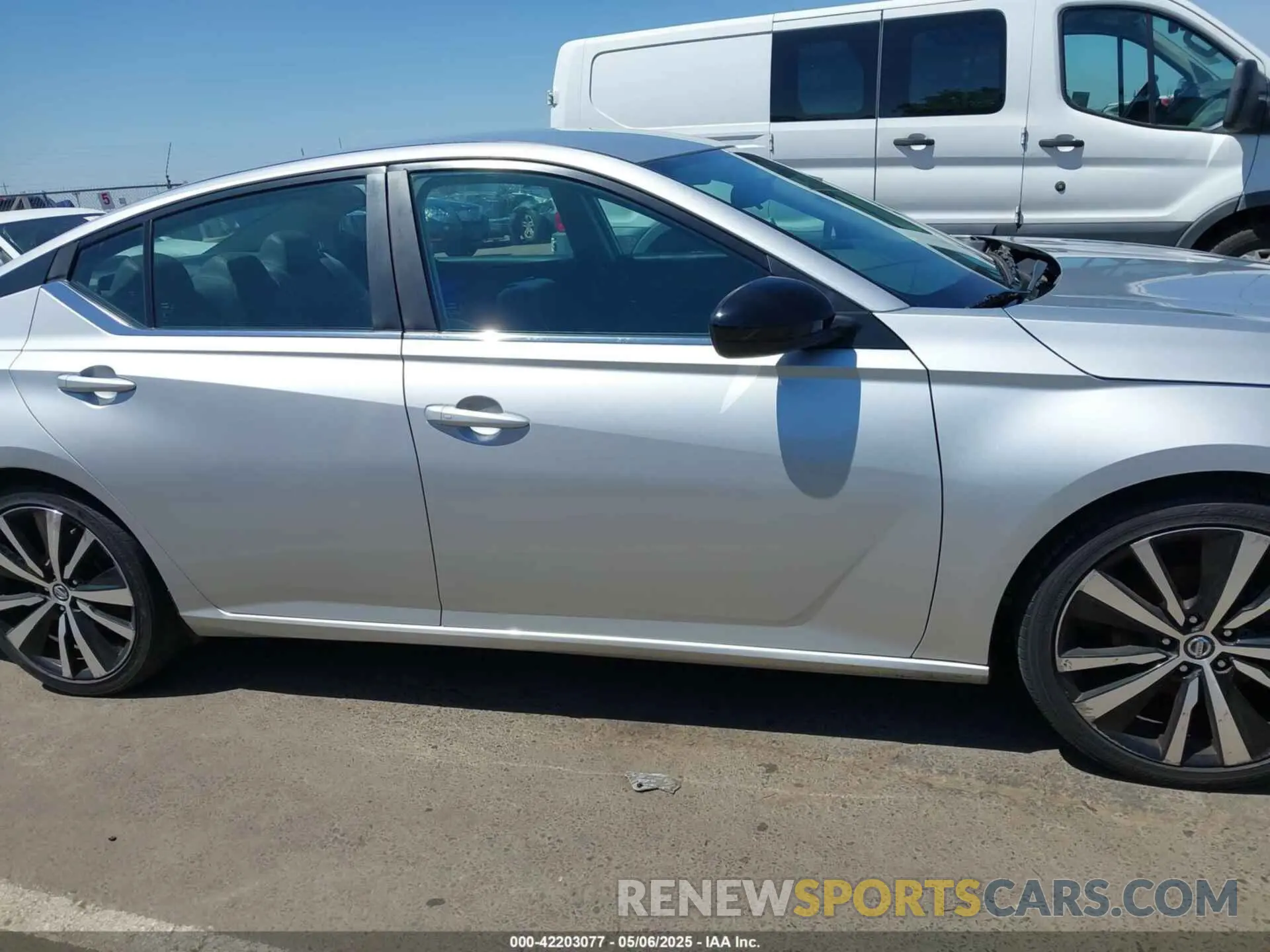 12 Photograph of a damaged car 1N4BL4CV8KC199739 NISSAN ALTIMA 2019