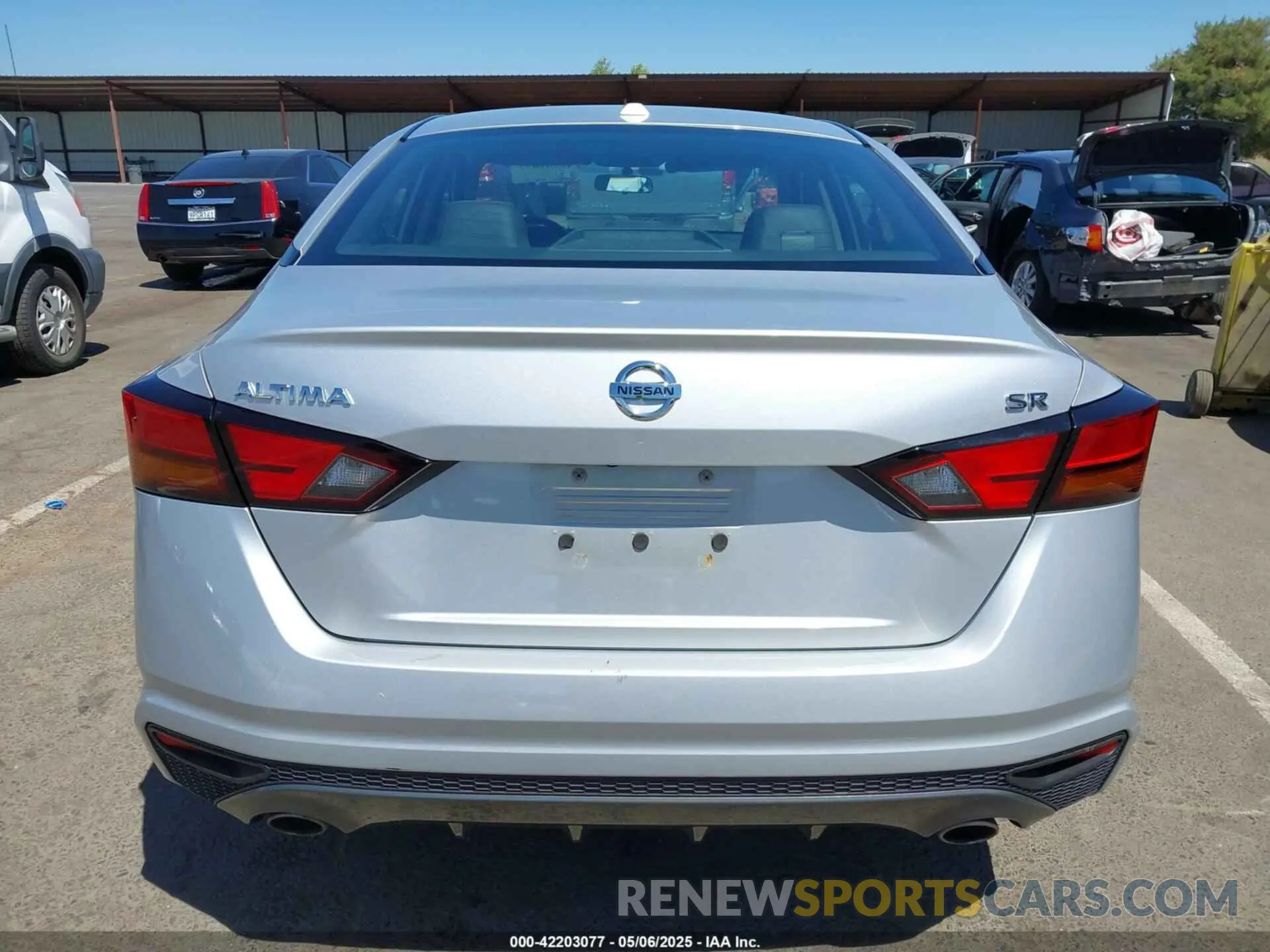 15 Photograph of a damaged car 1N4BL4CV8KC199739 NISSAN ALTIMA 2019