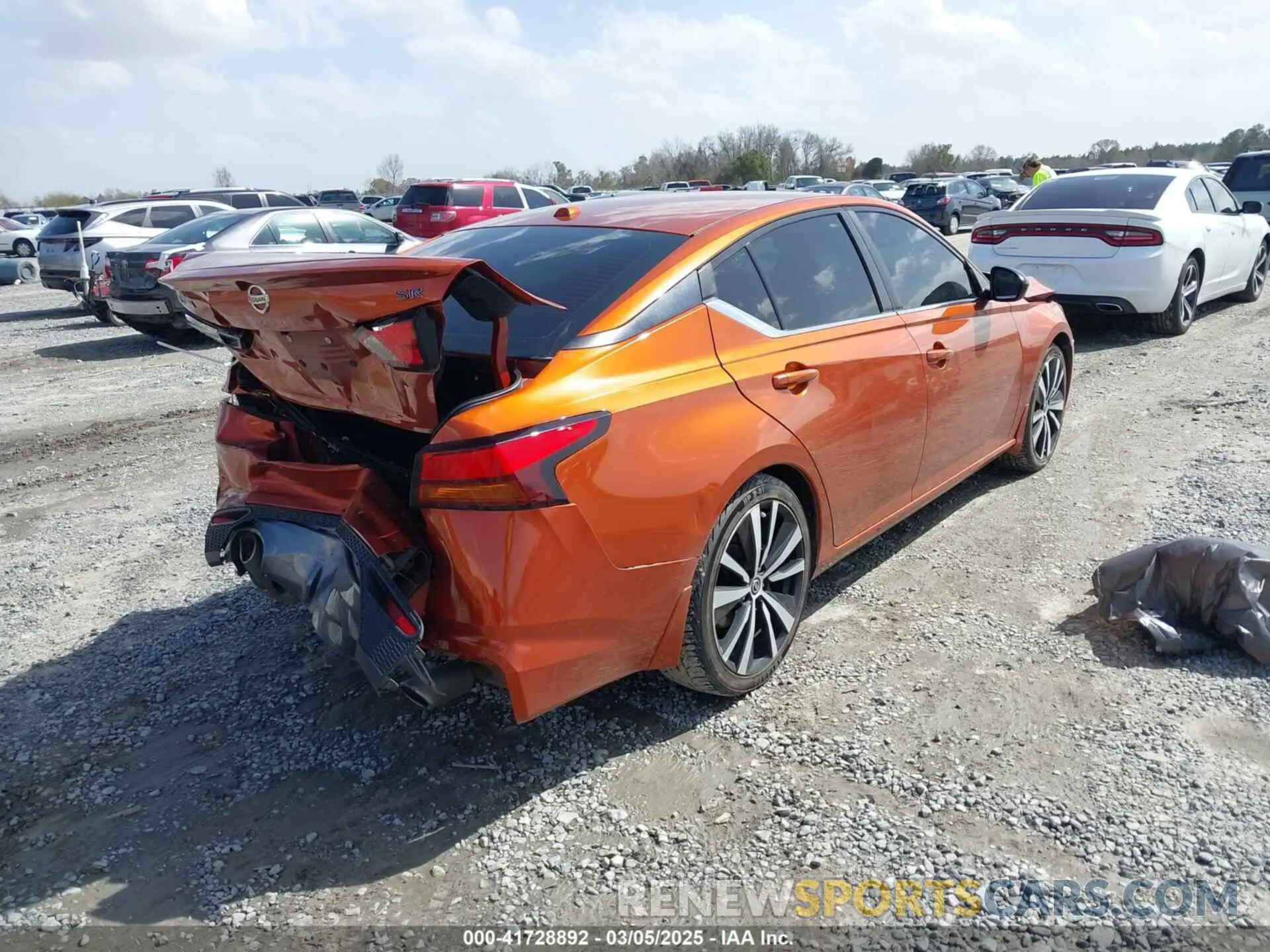 4 Photograph of a damaged car 1N4BL4CV8KC201828 NISSAN ALTIMA 2019