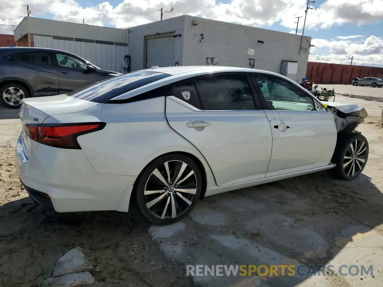 3 Photograph of a damaged car 1N4BL4CV8KC211744 NISSAN ALTIMA 2019