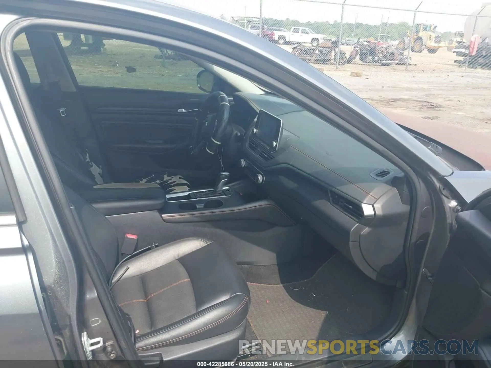 5 Photograph of a damaged car 1N4BL4CV8KC220878 NISSAN ALTIMA 2019