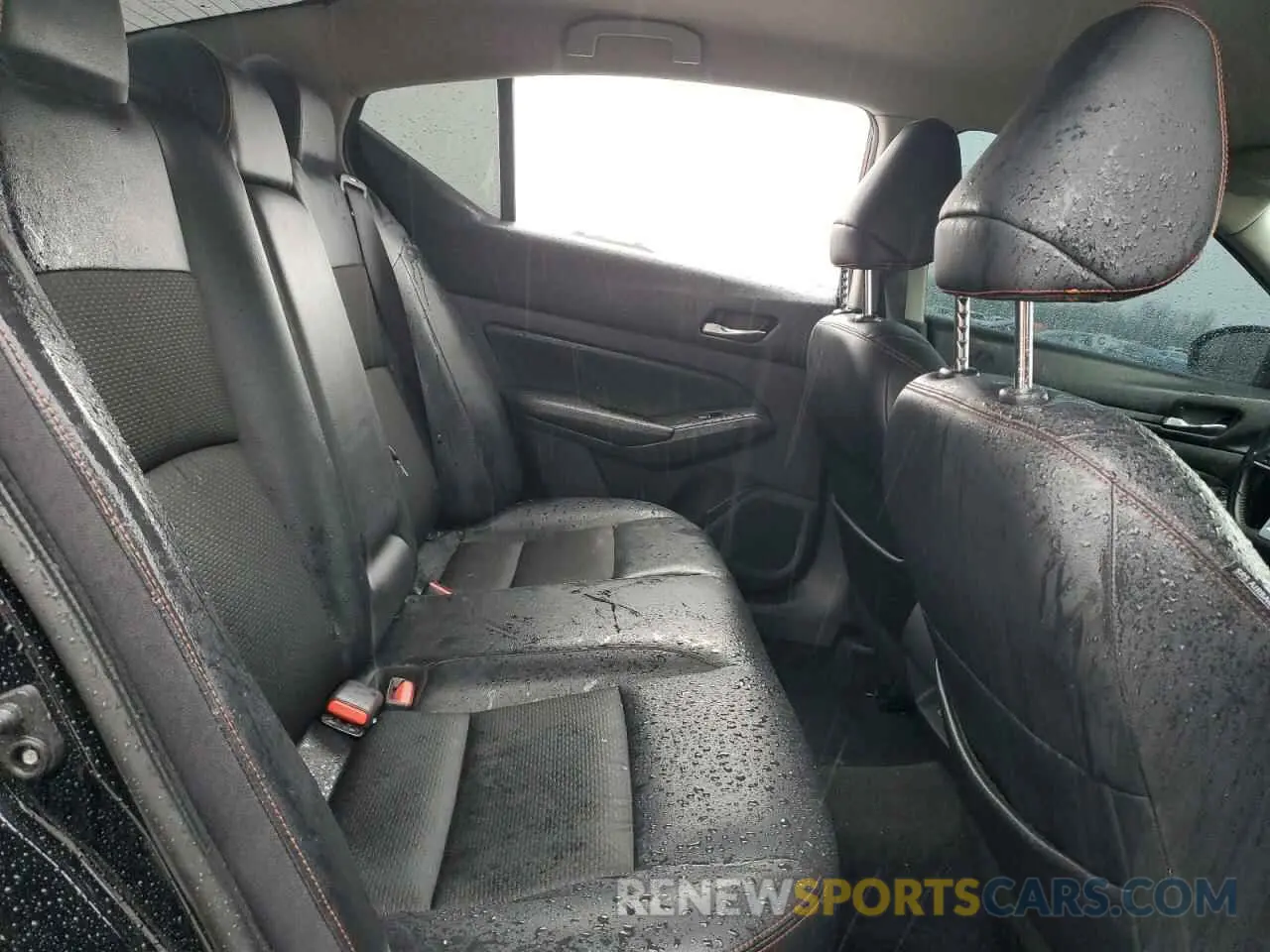 10 Photograph of a damaged car 1N4BL4CV8KN312481 NISSAN ALTIMA 2019