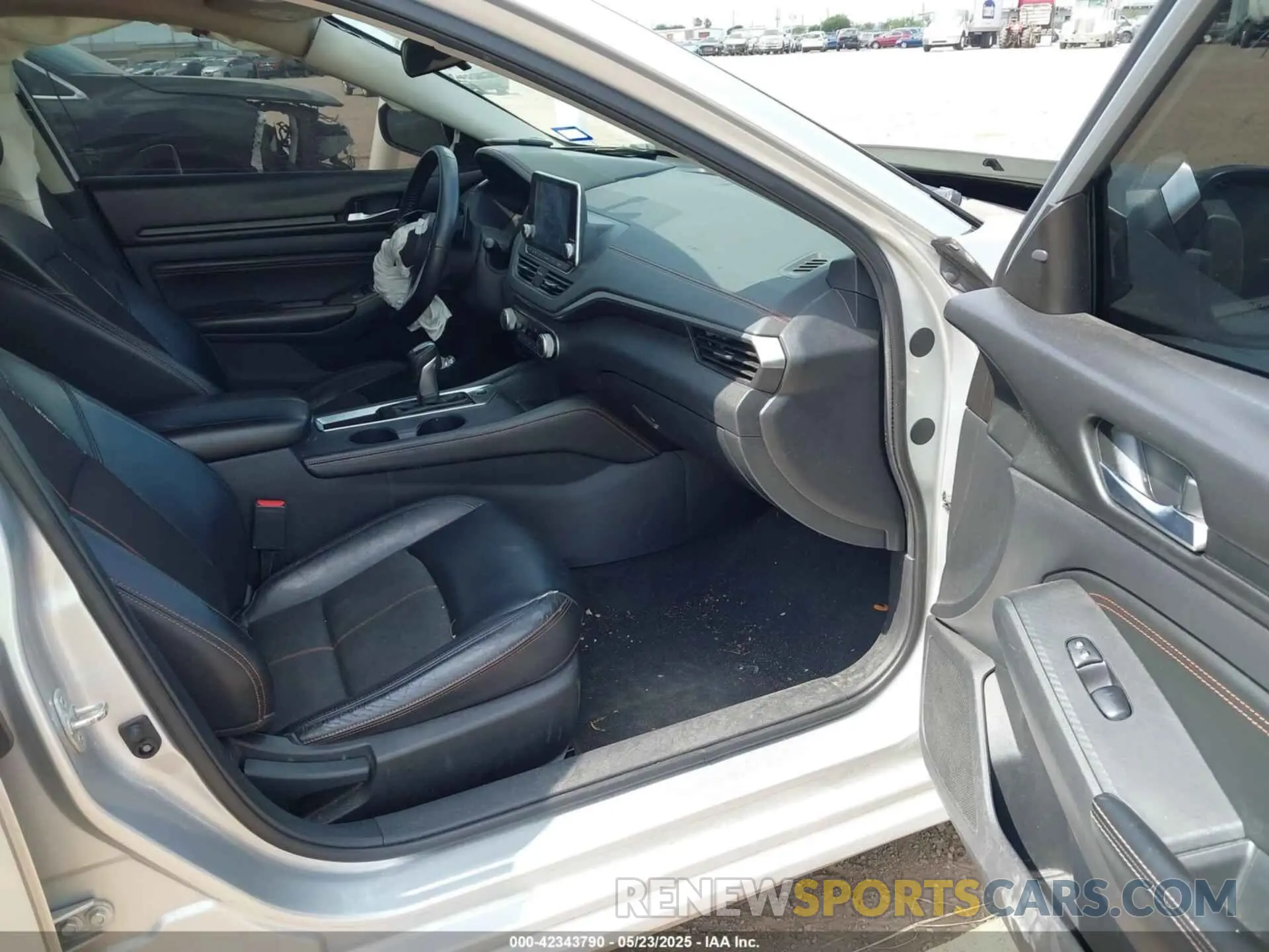 5 Photograph of a damaged car 1N4BL4CV9KC129067 NISSAN ALTIMA 2019