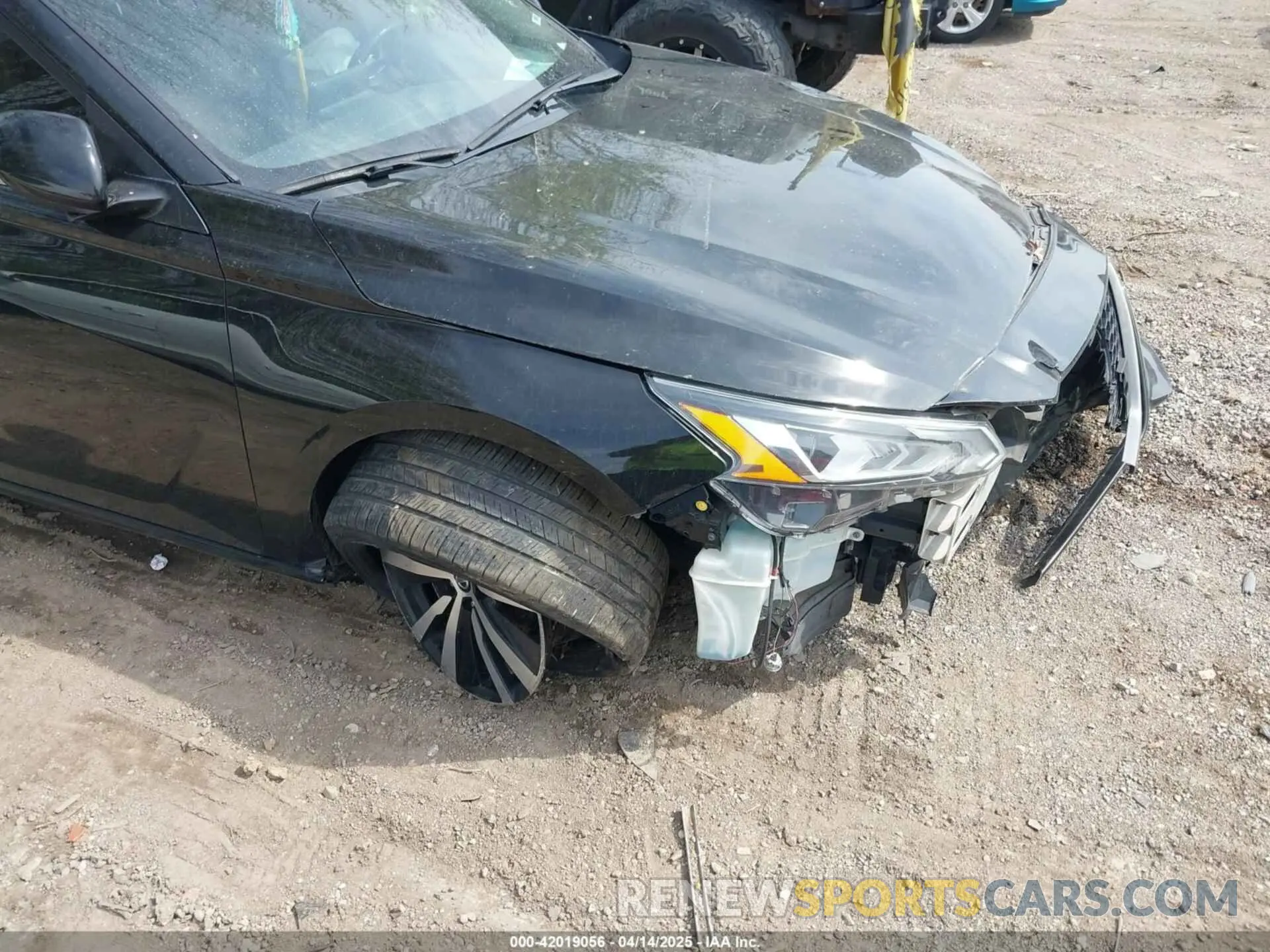 17 Photograph of a damaged car 1N4BL4CV9KC259978 NISSAN ALTIMA 2019