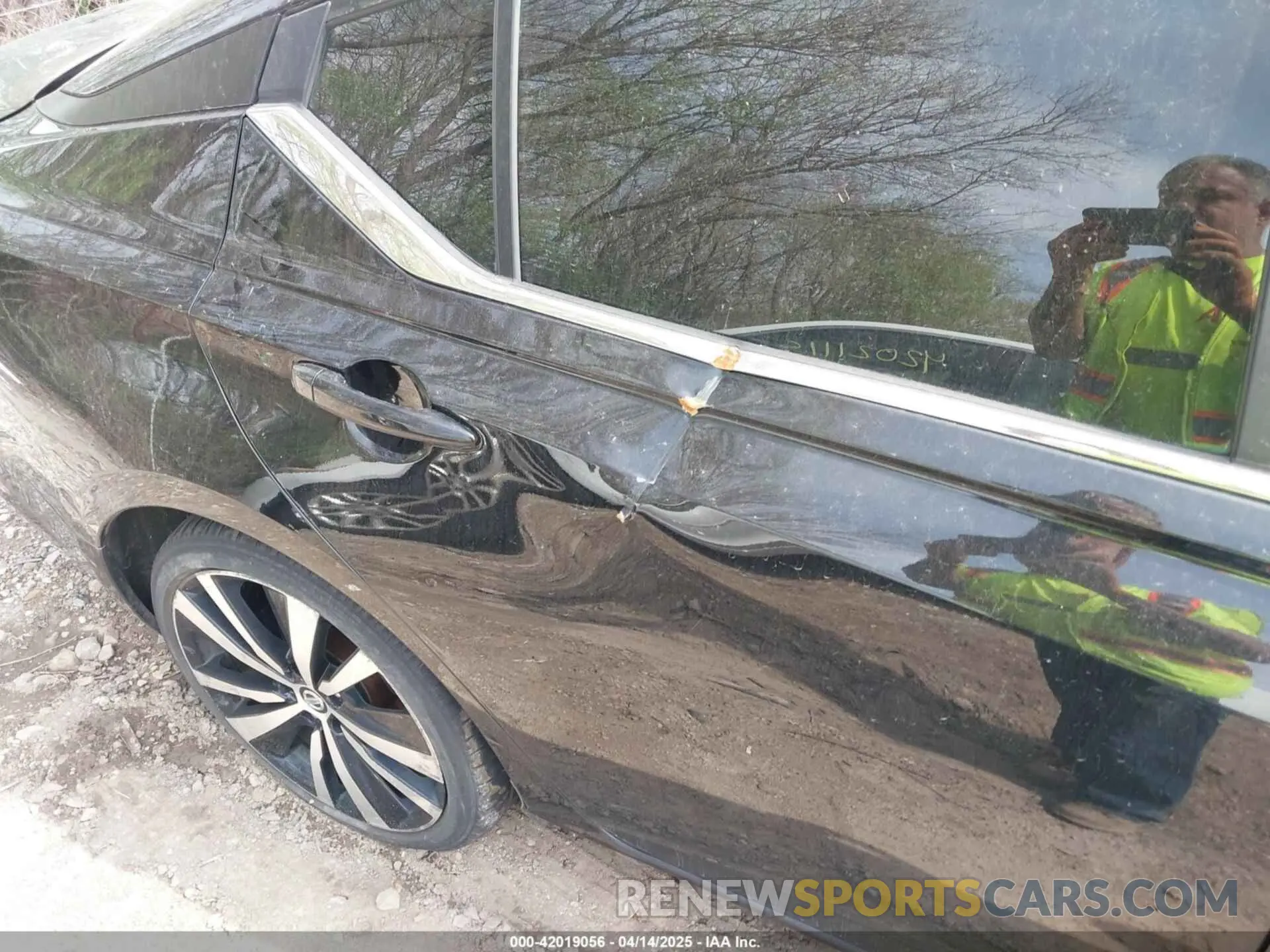 18 Photograph of a damaged car 1N4BL4CV9KC259978 NISSAN ALTIMA 2019
