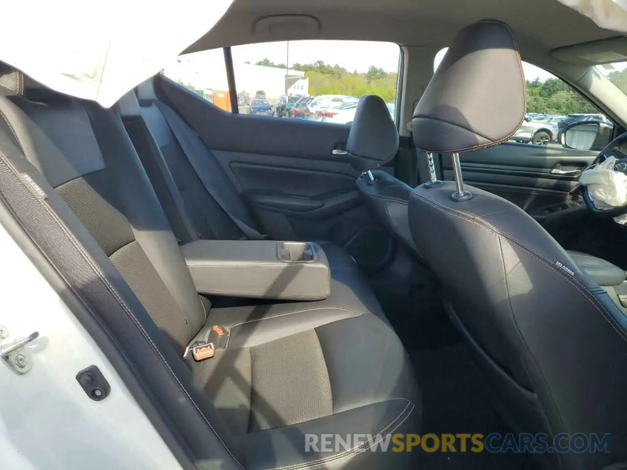 10 Photograph of a damaged car 1N4BL4CVXKC166063 NISSAN ALTIMA 2019