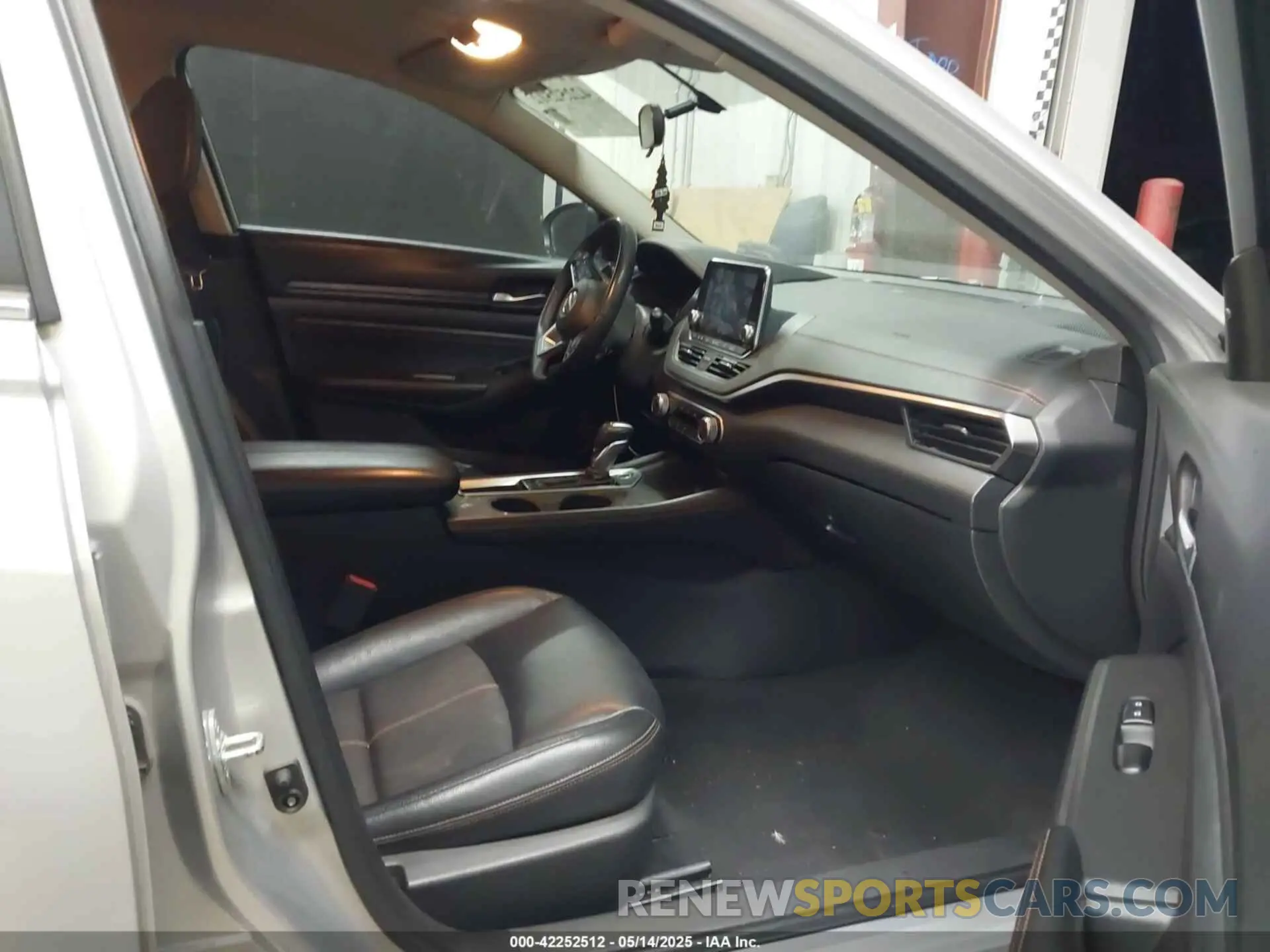 5 Photograph of a damaged car 1N4BL4CVXKC168931 NISSAN ALTIMA 2019