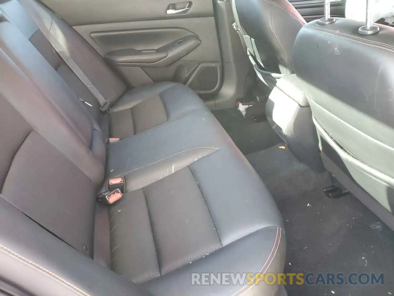 10 Photograph of a damaged car 1N4BL4CVXKC204147 NISSAN ALTIMA 2019