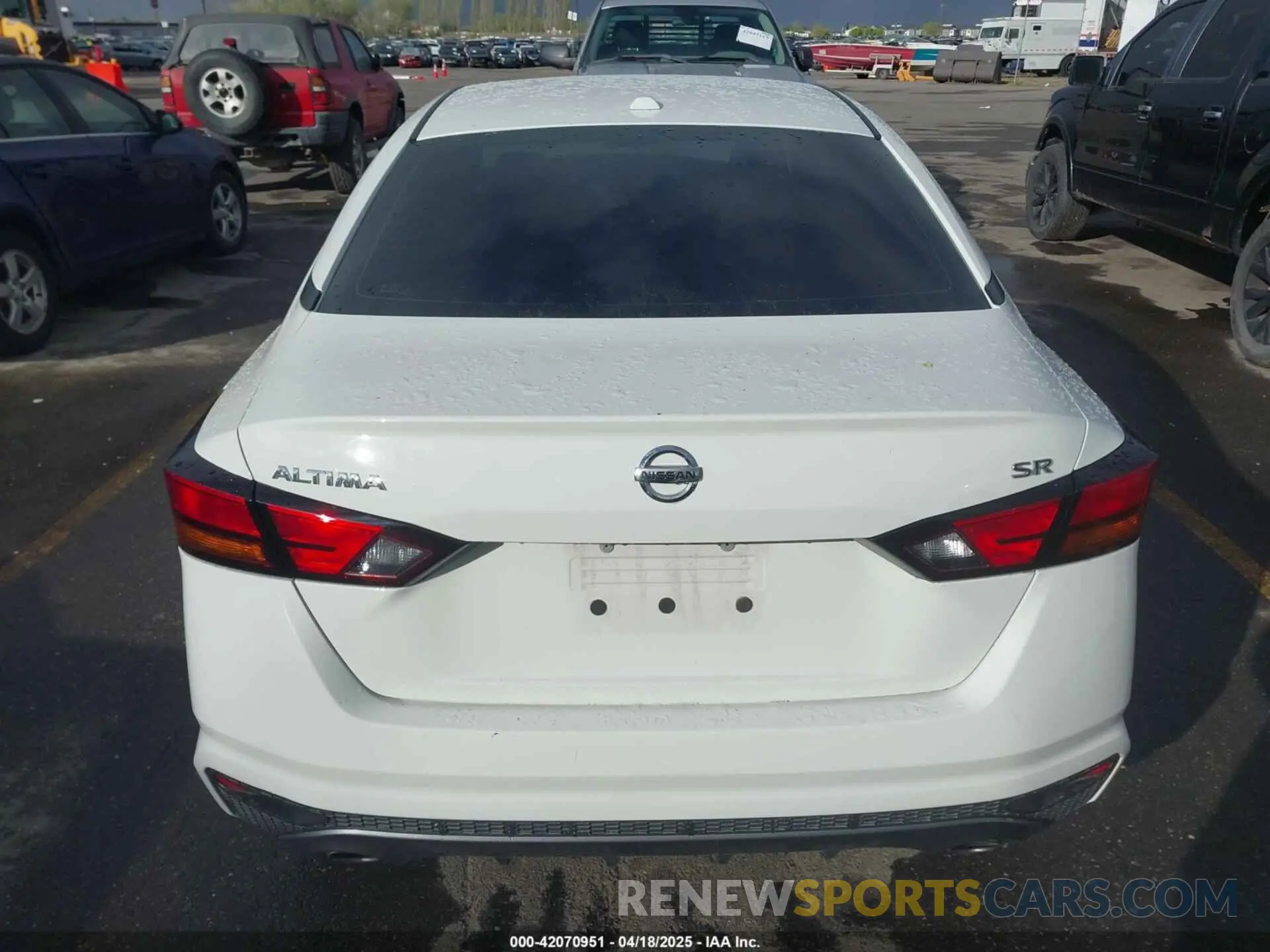 15 Photograph of a damaged car 1N4BL4CVXKC234006 NISSAN ALTIMA 2019