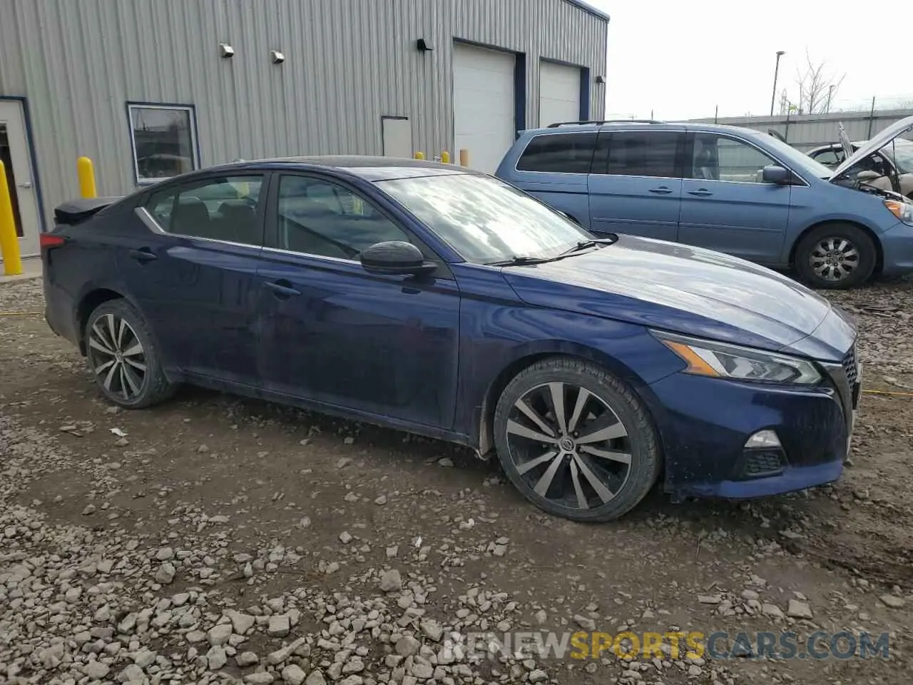 4 Photograph of a damaged car 1N4BL4CW0KN325444 NISSAN ALTIMA 2019