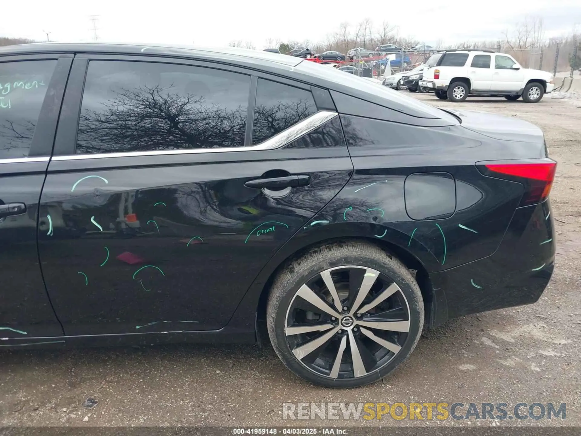 17 Photograph of a damaged car 1N4BL4CW1KC208063 NISSAN ALTIMA 2019