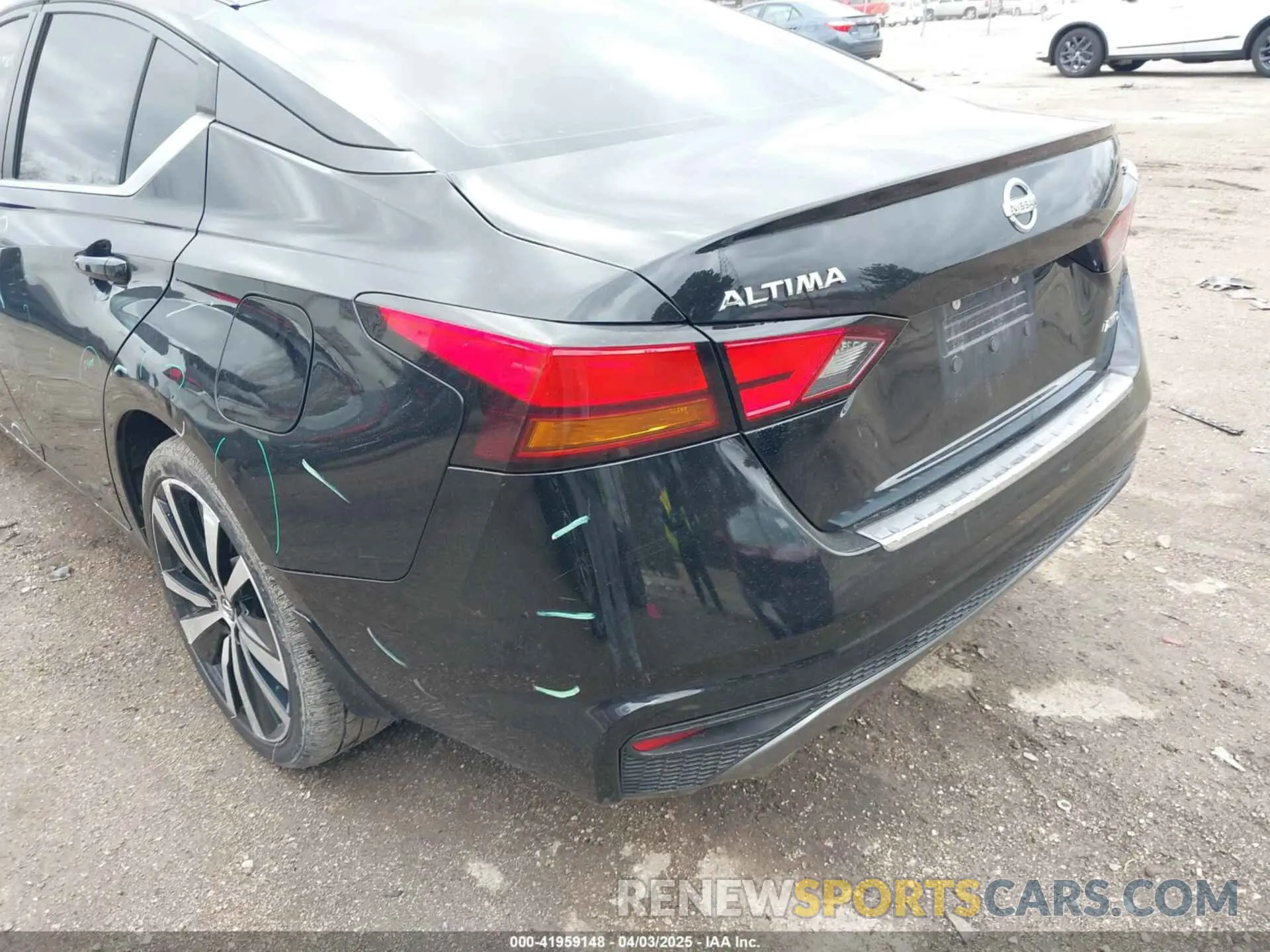 18 Photograph of a damaged car 1N4BL4CW1KC208063 NISSAN ALTIMA 2019