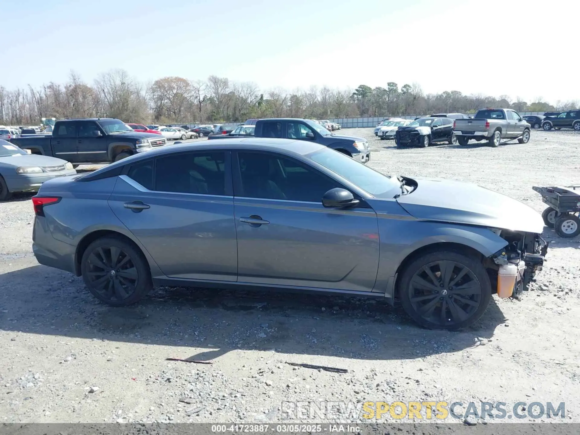 13 Photograph of a damaged car 1N4BL4CW1KN305882 NISSAN ALTIMA 2019
