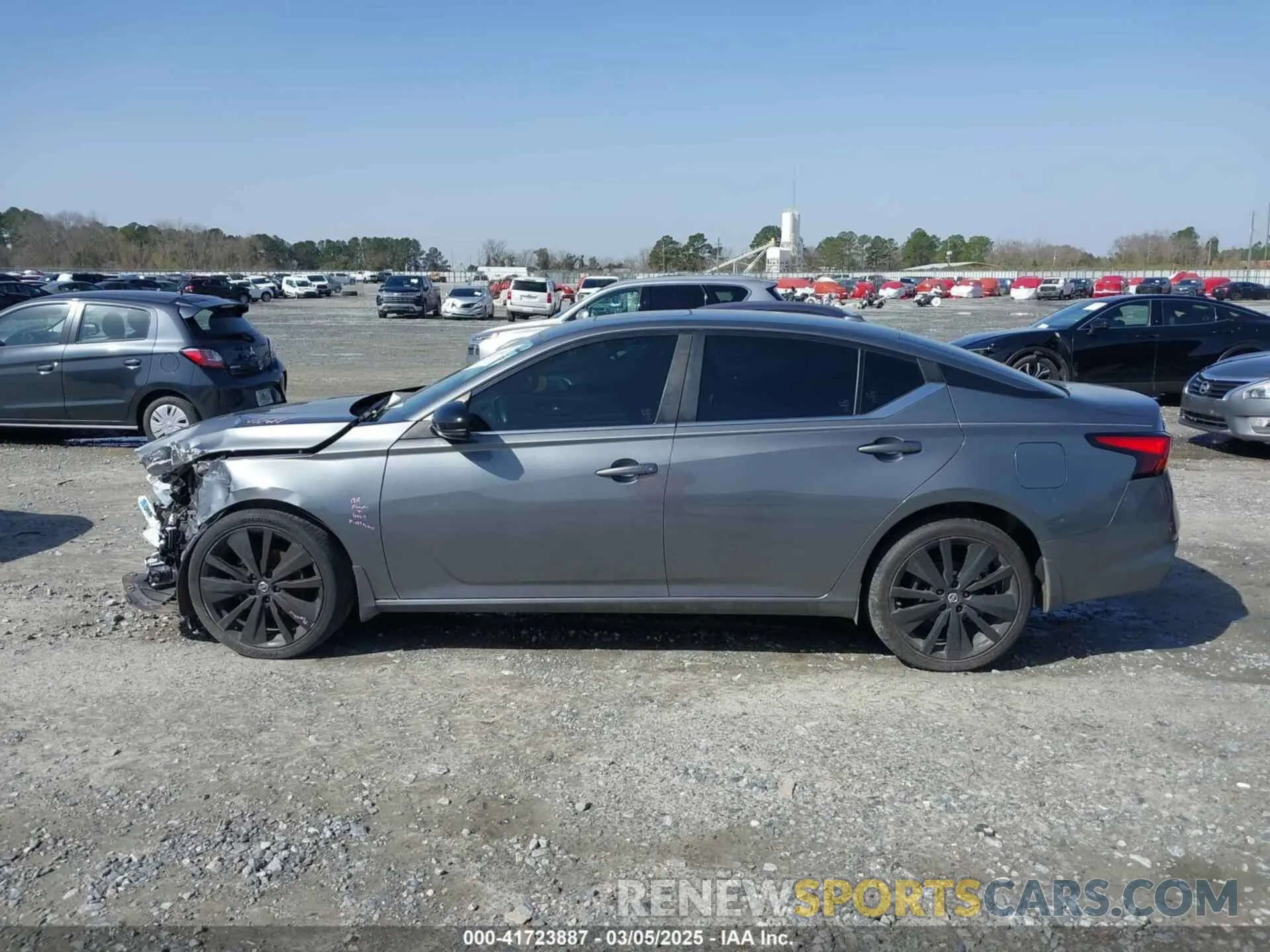 14 Photograph of a damaged car 1N4BL4CW1KN305882 NISSAN ALTIMA 2019