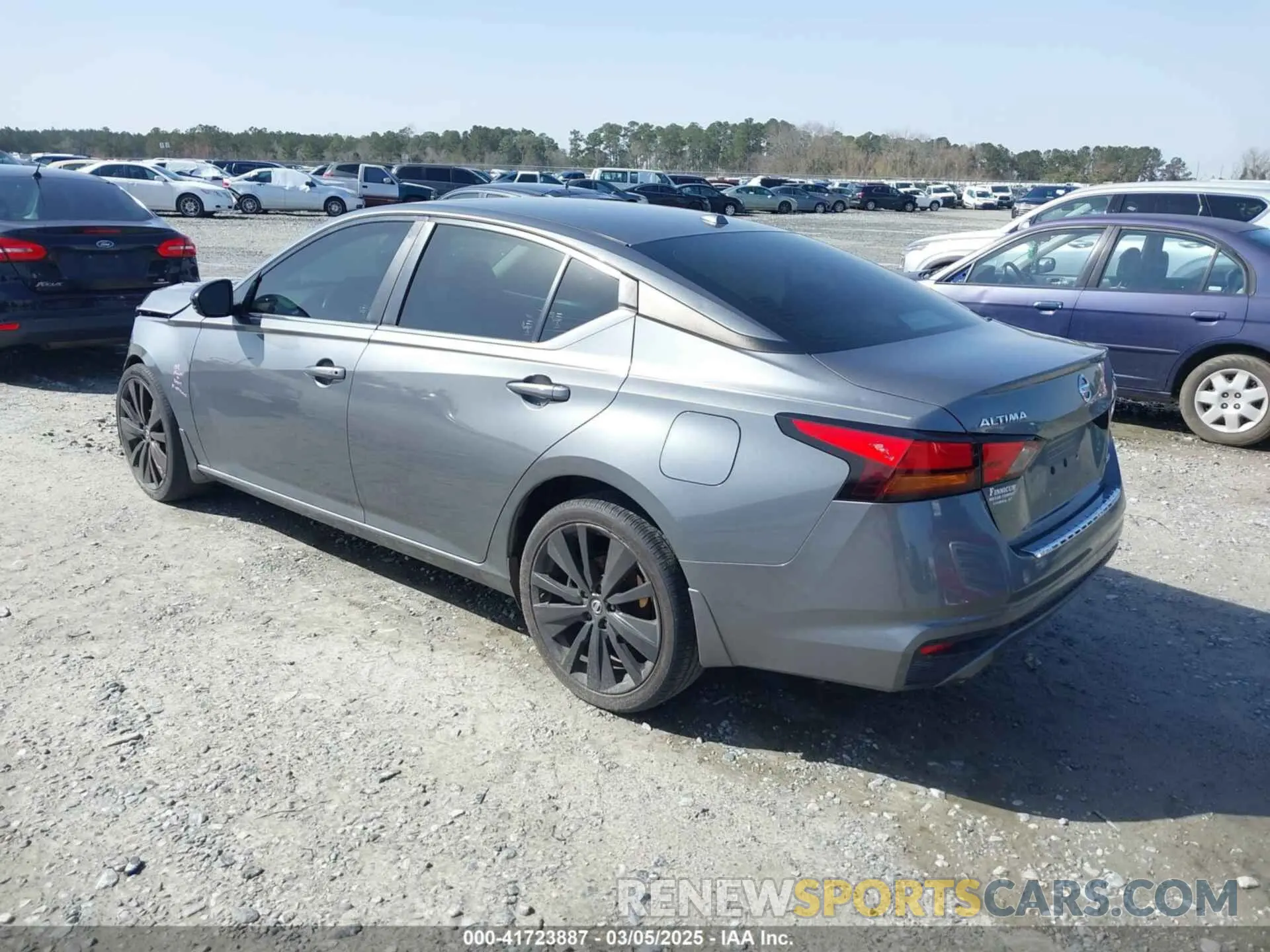 3 Photograph of a damaged car 1N4BL4CW1KN305882 NISSAN ALTIMA 2019