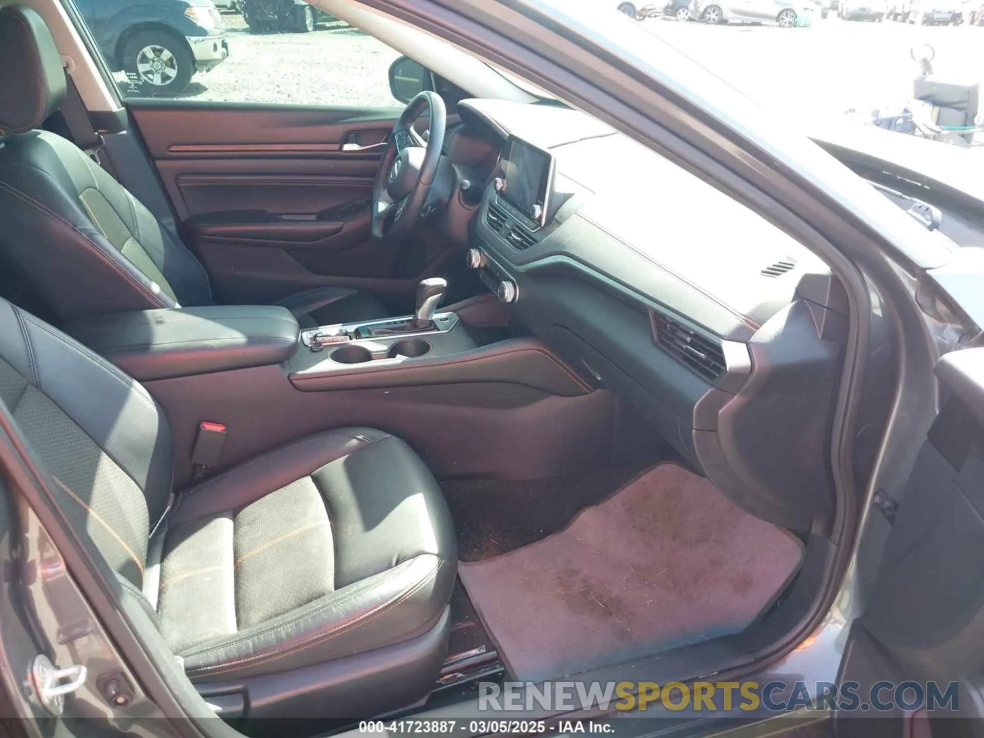5 Photograph of a damaged car 1N4BL4CW1KN305882 NISSAN ALTIMA 2019