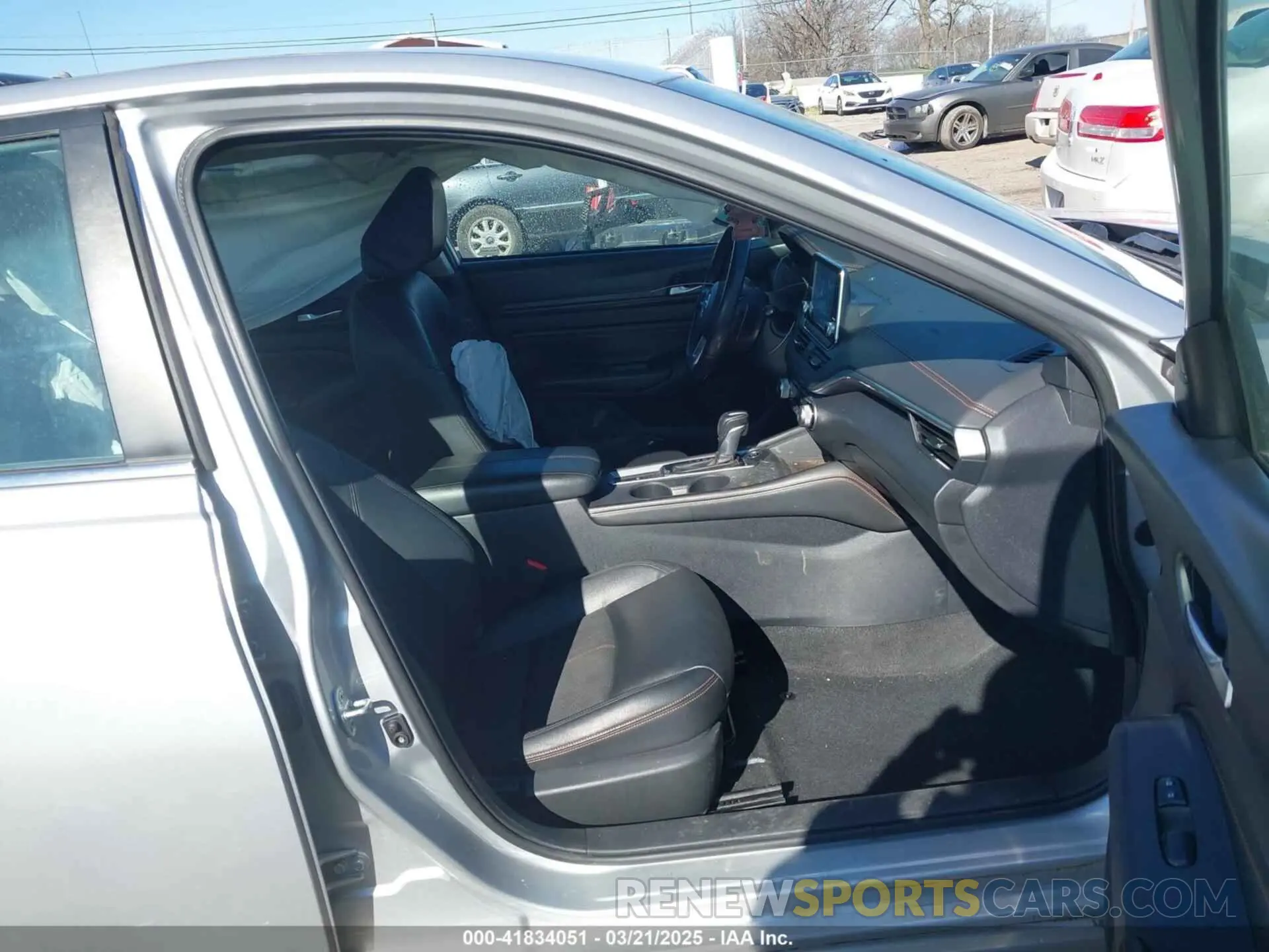 5 Photograph of a damaged car 1N4BL4CW3KC149341 NISSAN ALTIMA 2019