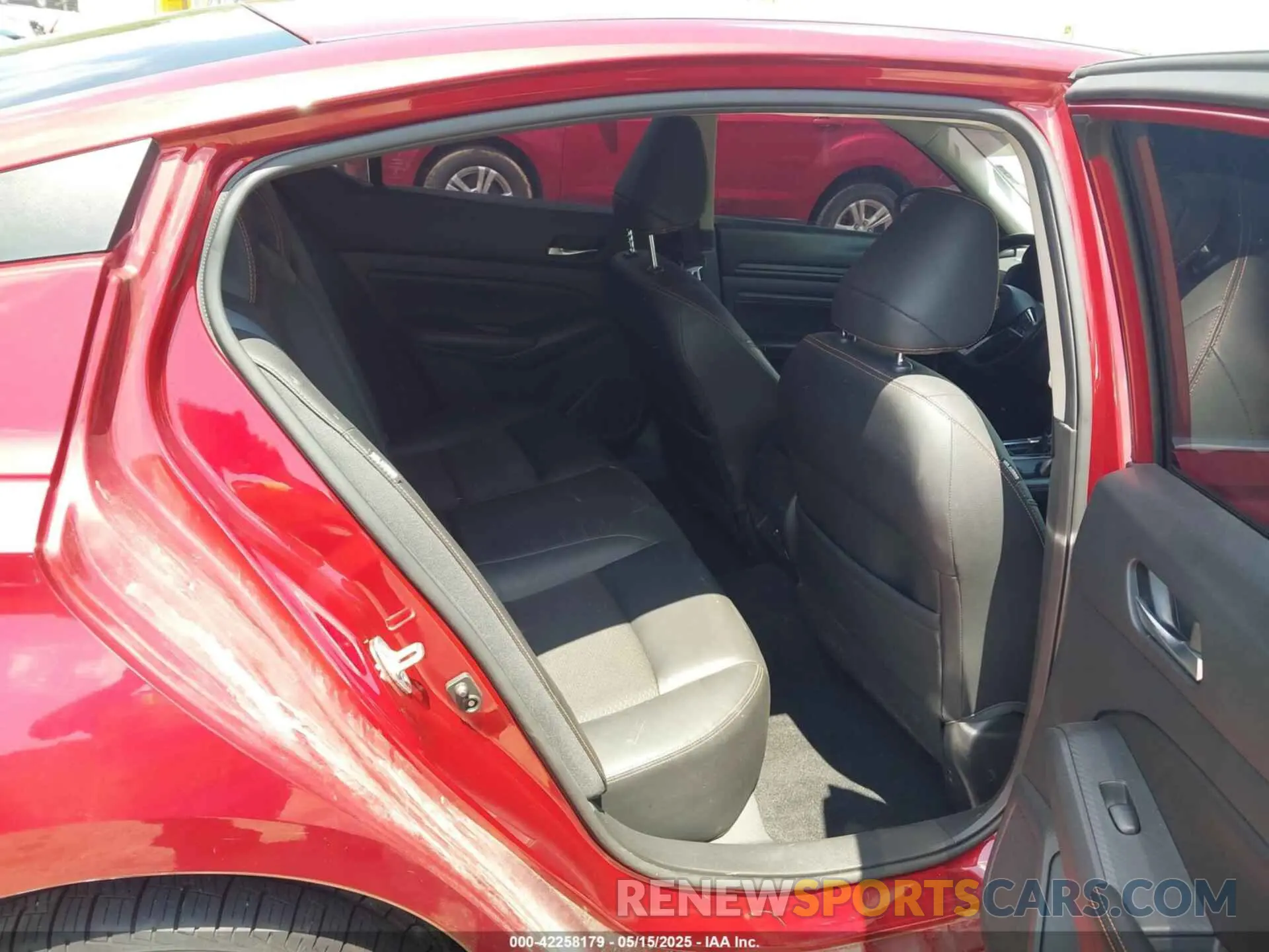 8 Photograph of a damaged car 1N4BL4CW4KC151633 NISSAN ALTIMA 2019