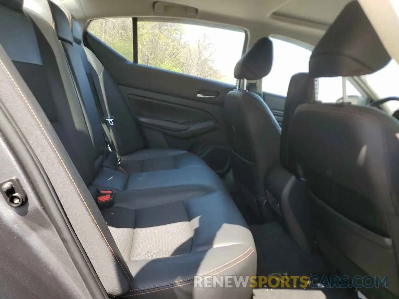 10 Photograph of a damaged car 1N4BL4CW4KC221843 NISSAN ALTIMA 2019