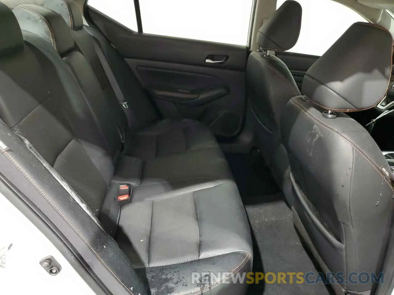 10 Photograph of a damaged car 1N4BL4CW6KC200430 NISSAN ALTIMA 2019