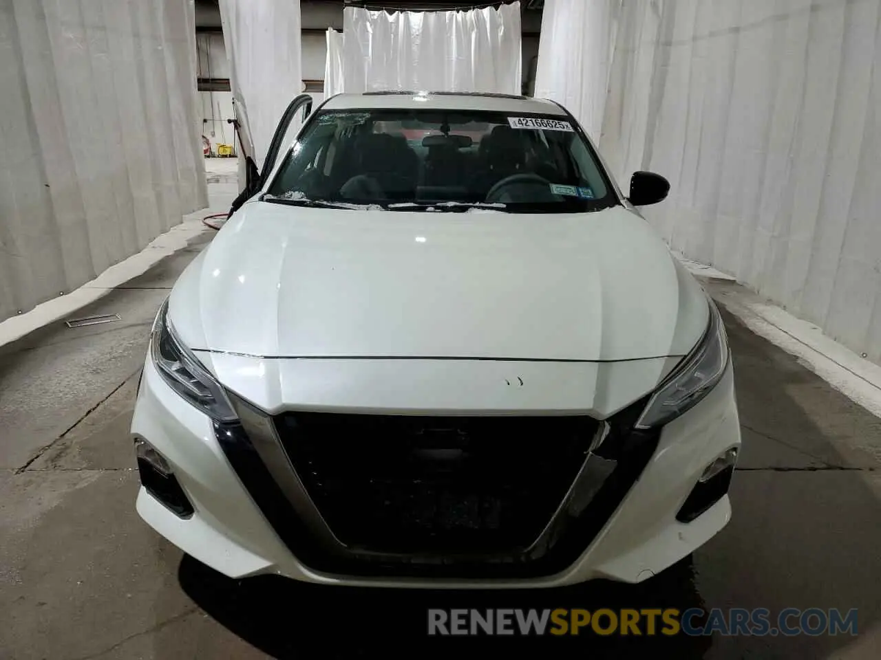 5 Photograph of a damaged car 1N4BL4CW6KC200430 NISSAN ALTIMA 2019