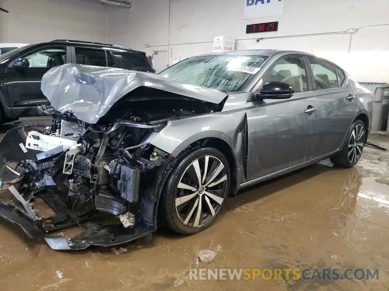1 Photograph of a damaged car 1N4BL4CW6KC245464 NISSAN ALTIMA 2019