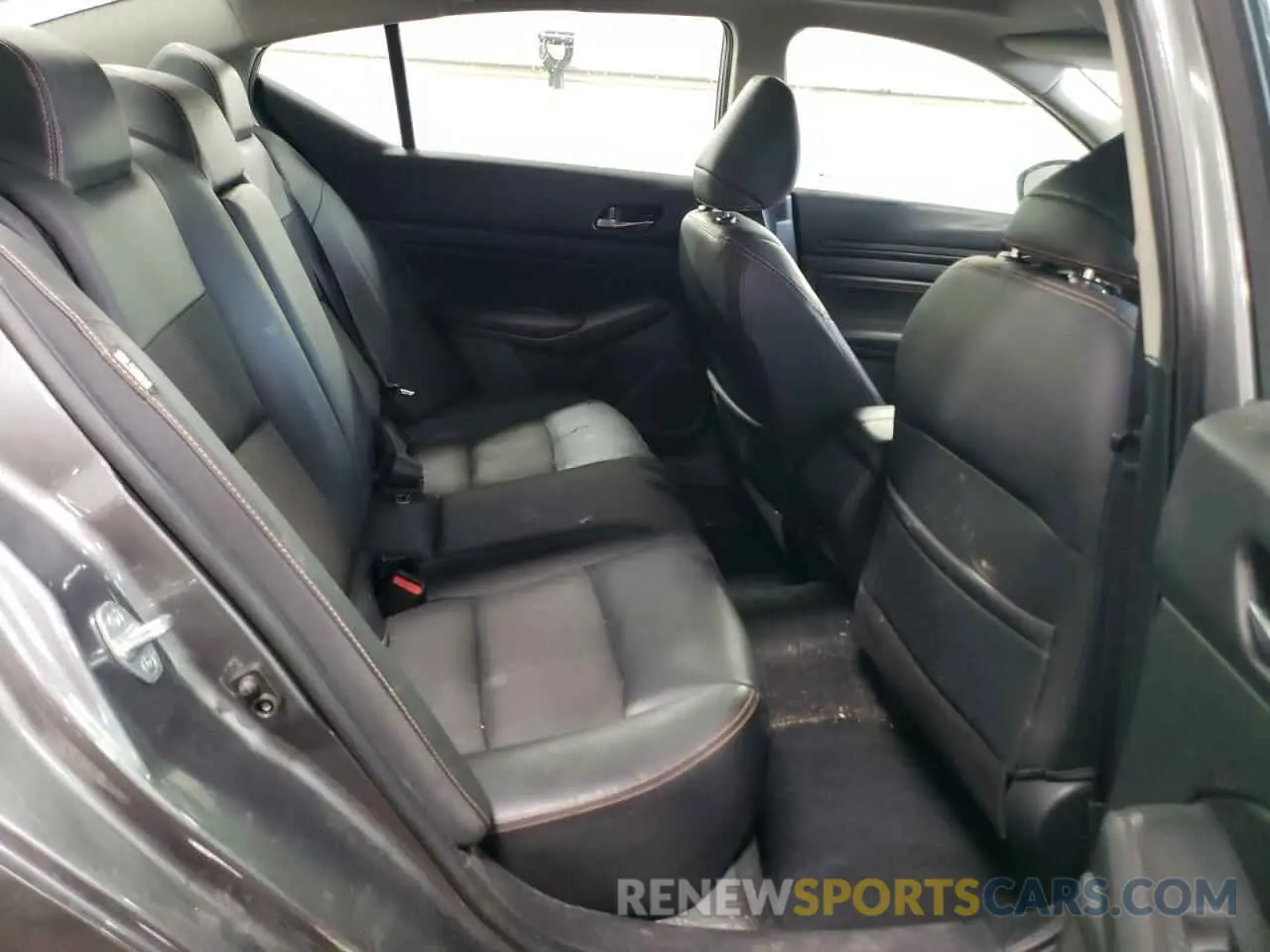 10 Photograph of a damaged car 1N4BL4CW6KC245464 NISSAN ALTIMA 2019