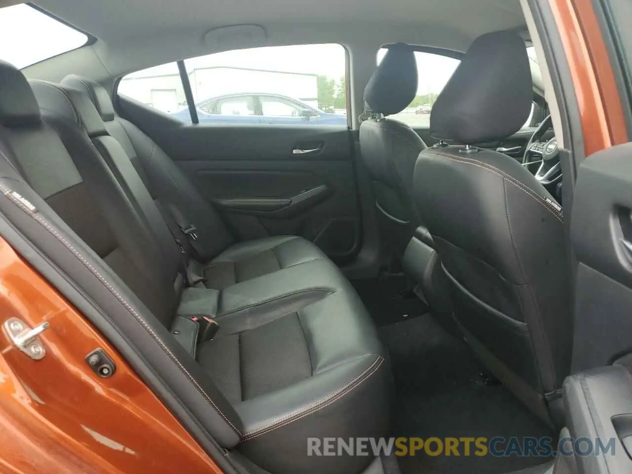 10 Photograph of a damaged car 1N4BL4CW8KC218752 NISSAN ALTIMA 2019