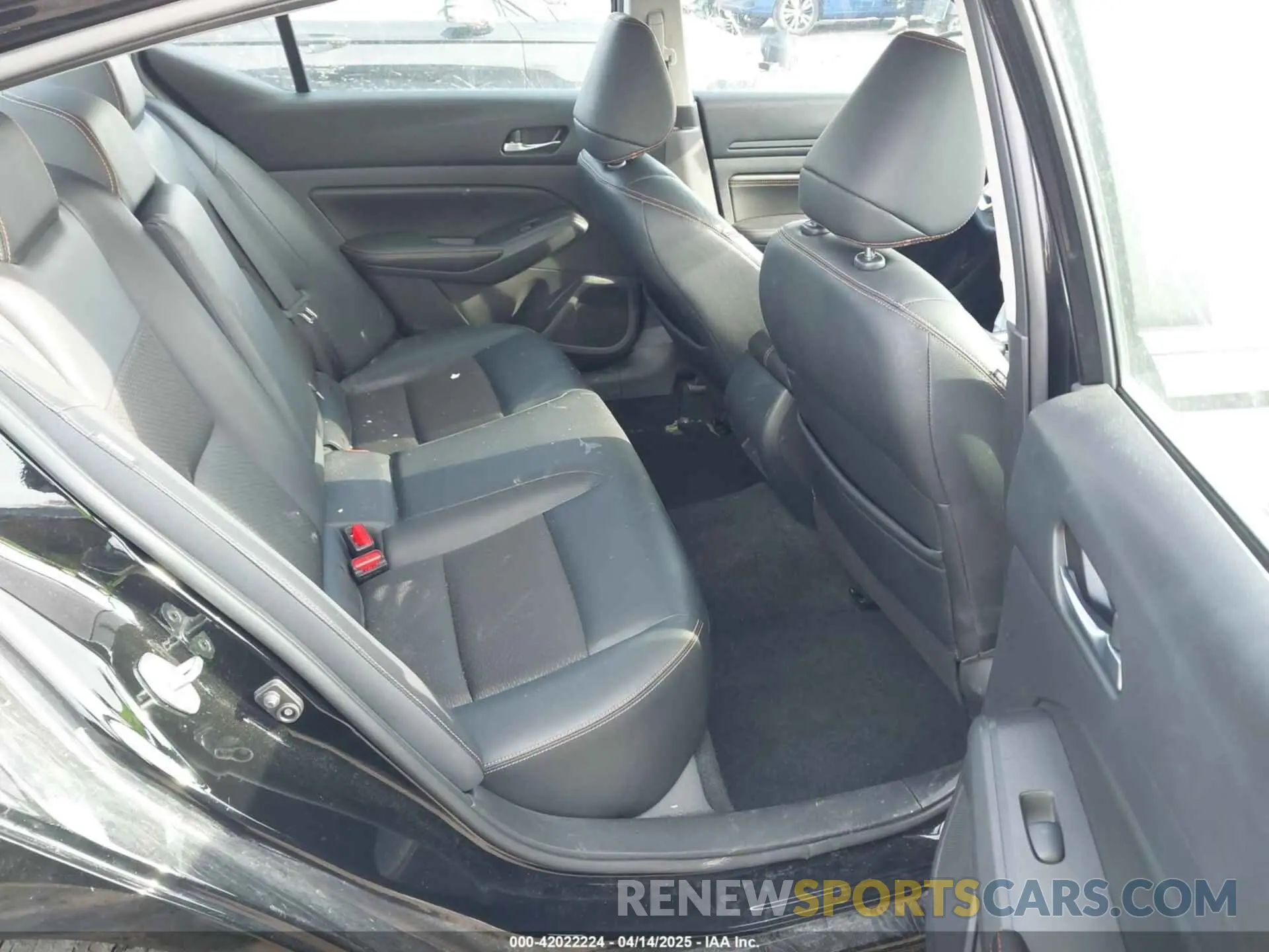 8 Photograph of a damaged car 1N4BL4CW8KN301618 NISSAN ALTIMA 2019