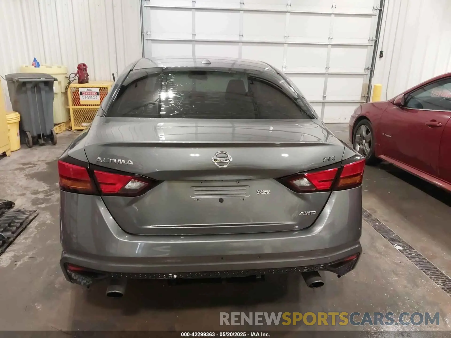 17 Photograph of a damaged car 1N4BL4CW8KN324543 NISSAN ALTIMA 2019