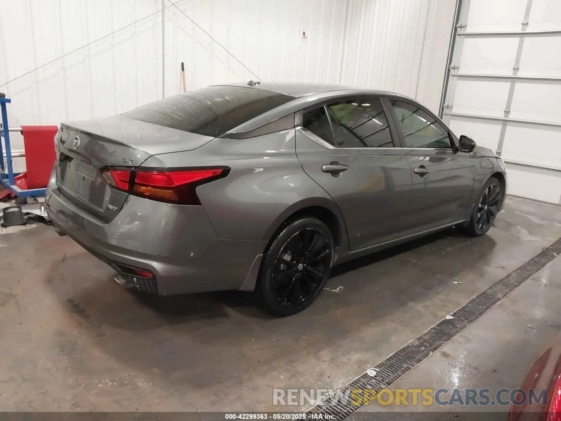 4 Photograph of a damaged car 1N4BL4CW8KN324543 NISSAN ALTIMA 2019