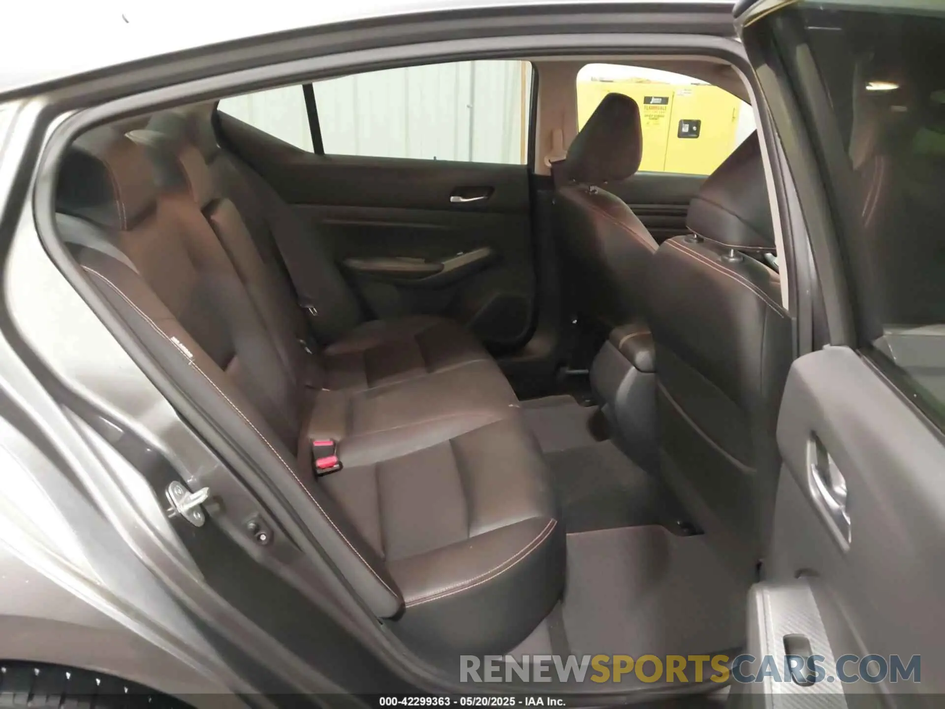8 Photograph of a damaged car 1N4BL4CW8KN324543 NISSAN ALTIMA 2019