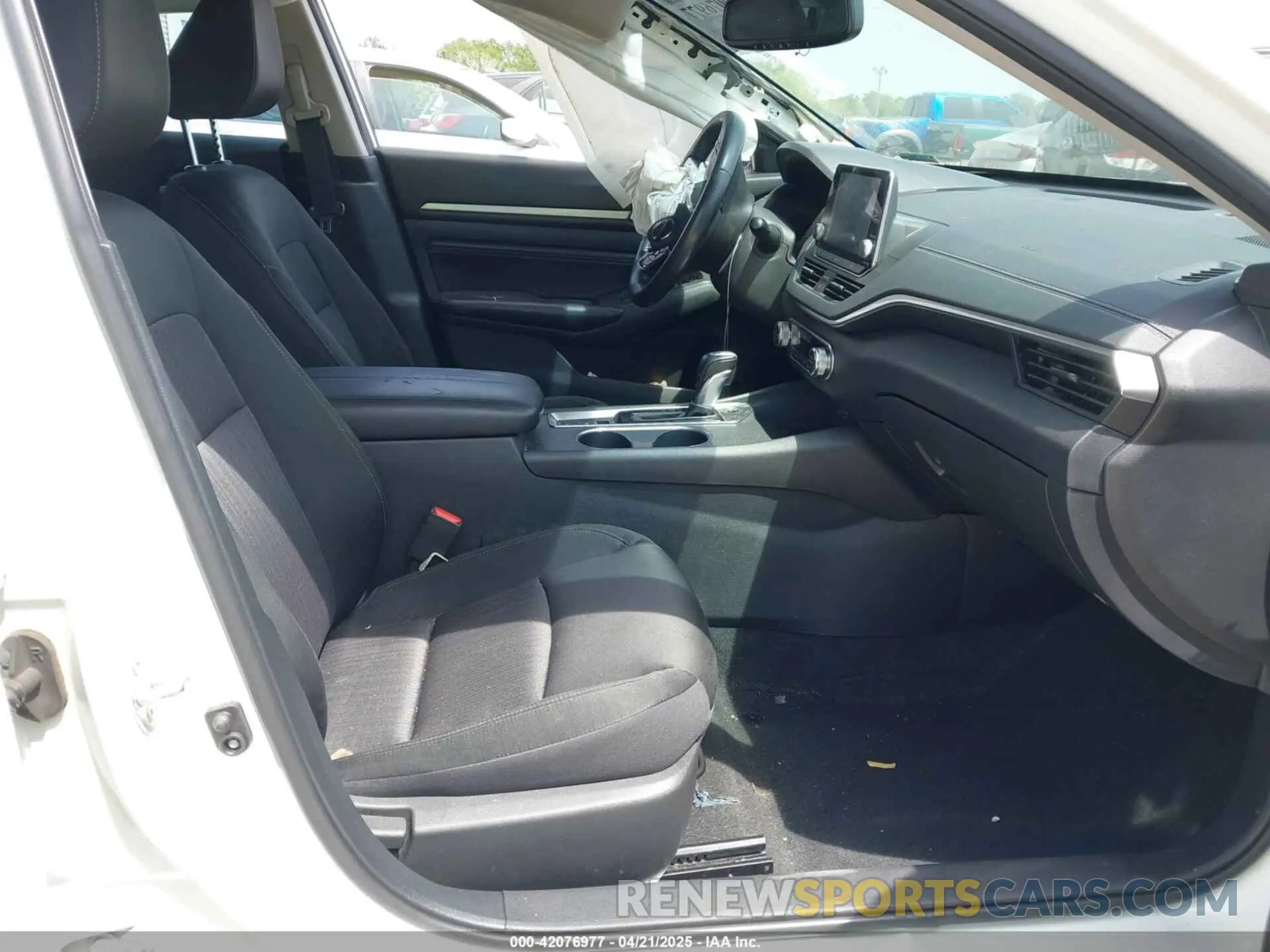 5 Photograph of a damaged car 1N4BL4DV0KC114312 NISSAN ALTIMA 2019