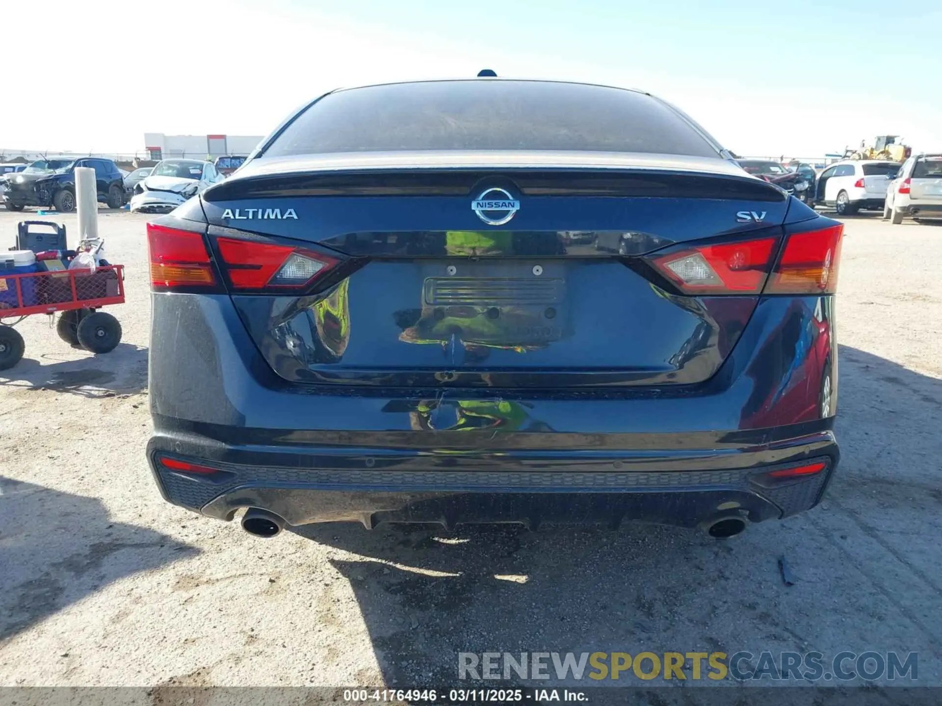 17 Photograph of a damaged car 1N4BL4DV0KC115623 NISSAN ALTIMA 2019
