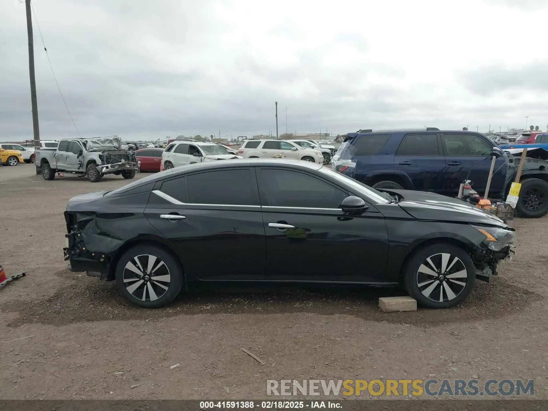 14 Photograph of a damaged car 1N4BL4DV0KC148170 NISSAN ALTIMA 2019