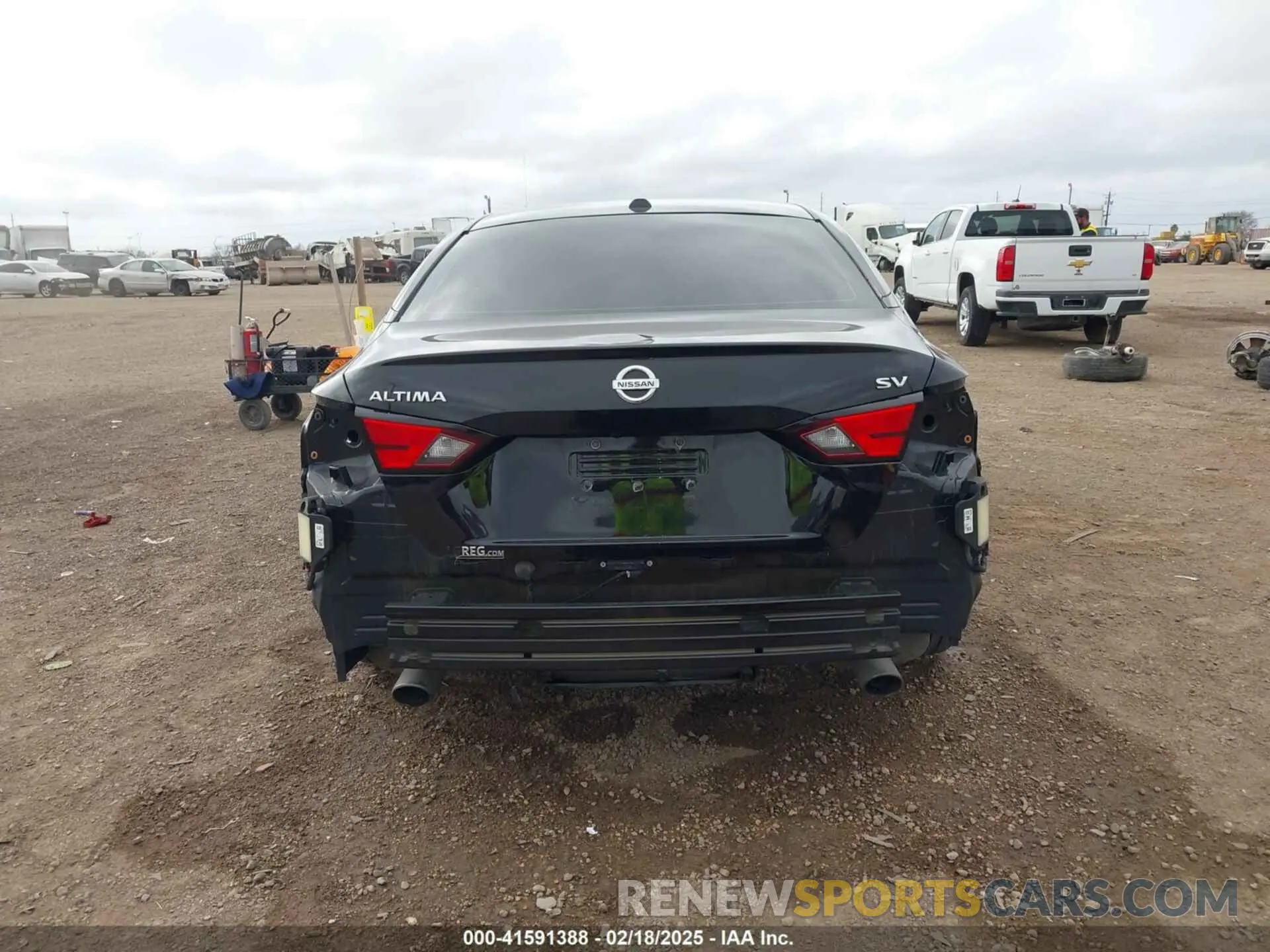 17 Photograph of a damaged car 1N4BL4DV0KC148170 NISSAN ALTIMA 2019