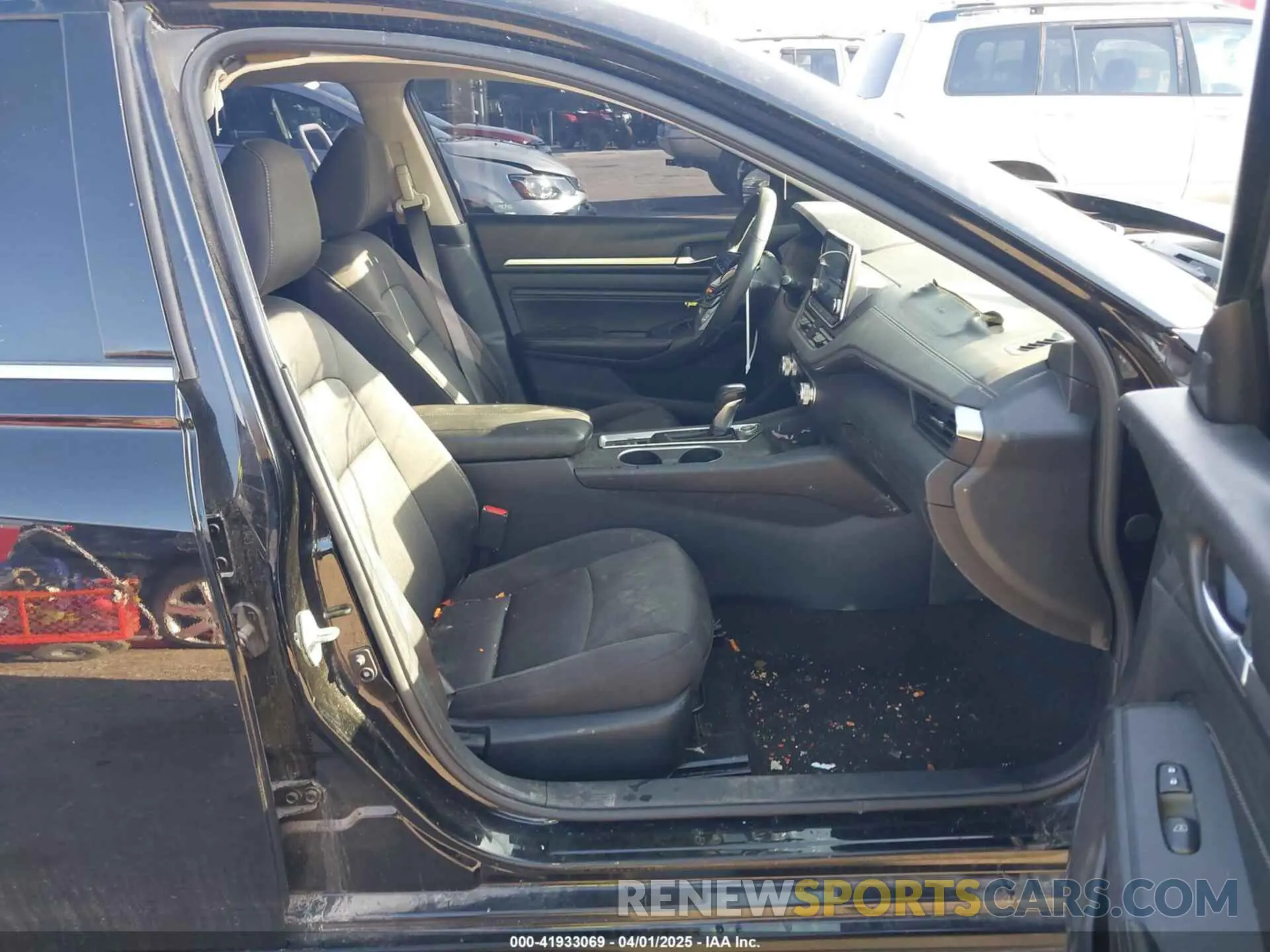 5 Photograph of a damaged car 1N4BL4DV1KC104369 NISSAN ALTIMA 2019