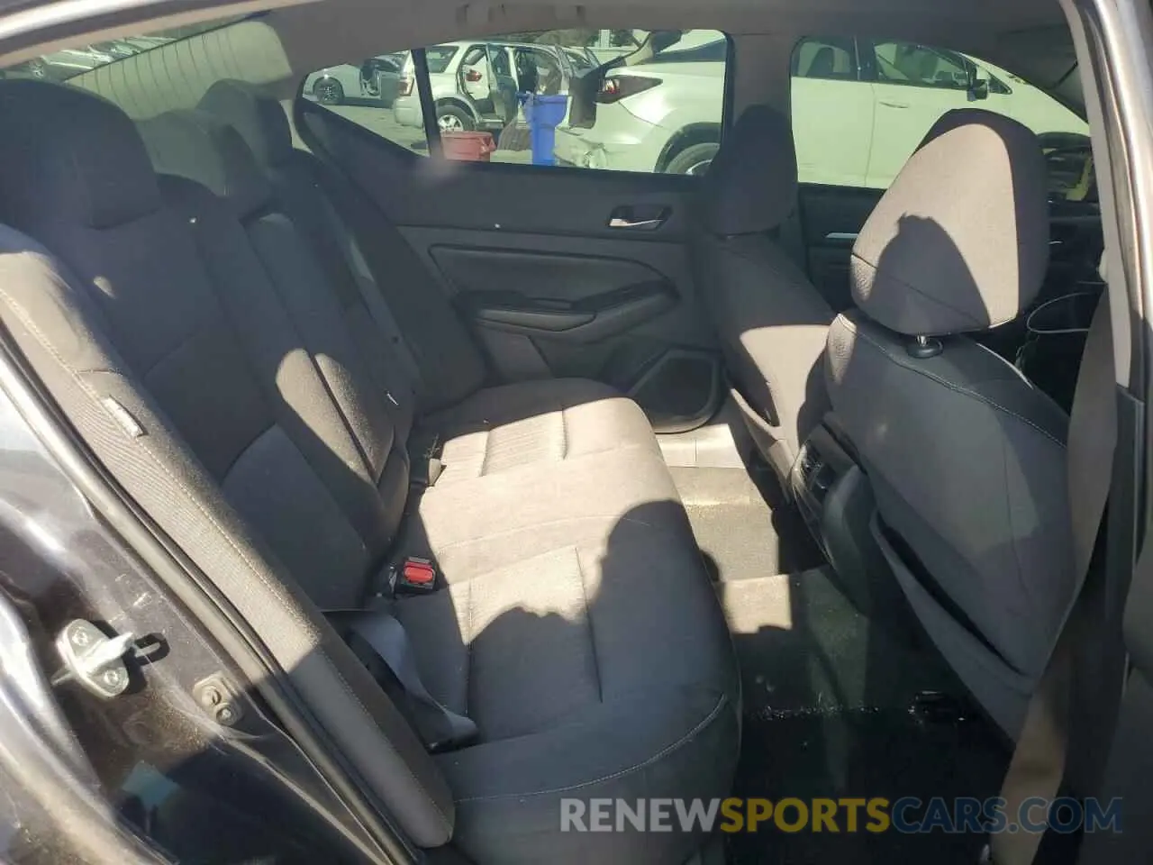 10 Photograph of a damaged car 1N4BL4DV1KC111502 NISSAN ALTIMA 2019